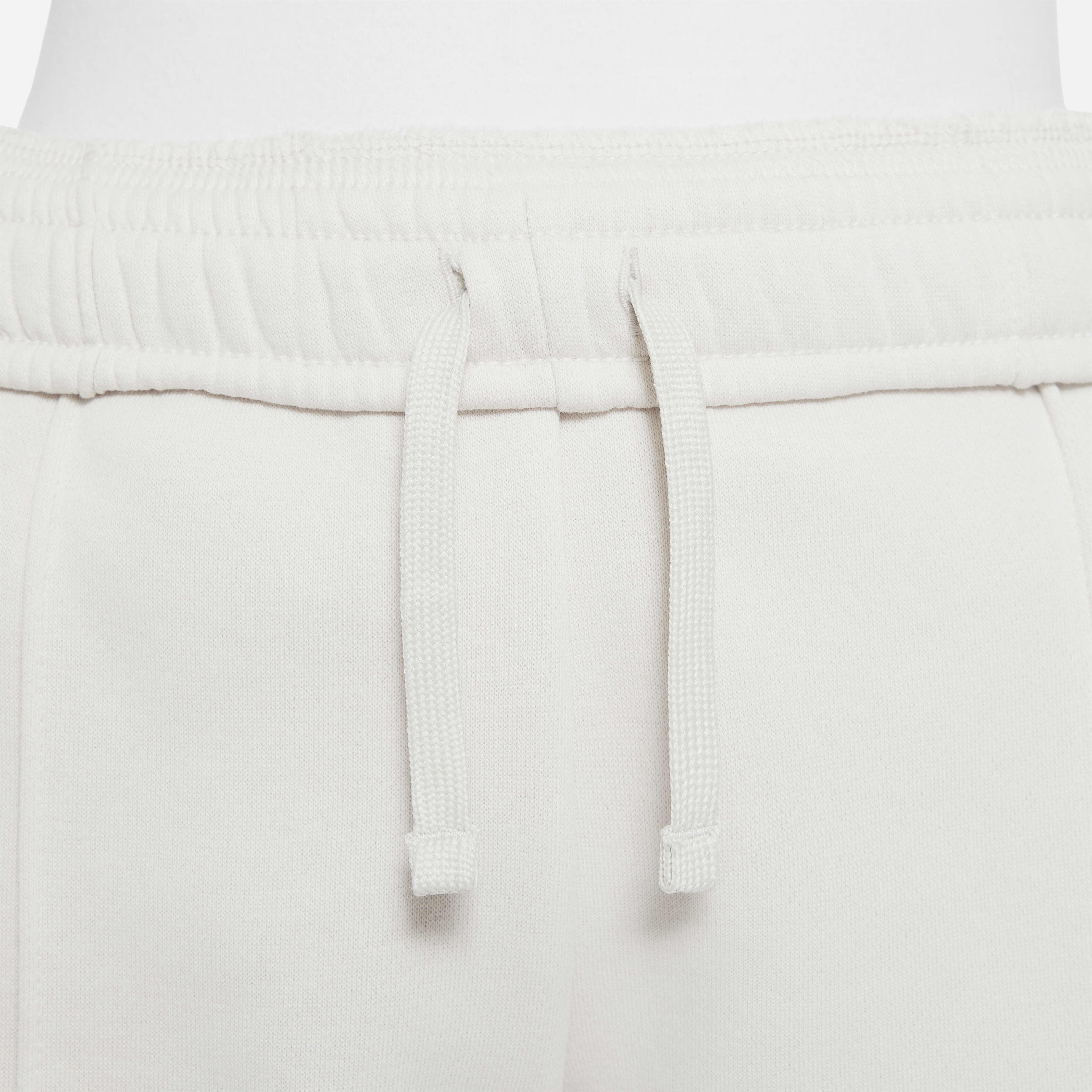 Nike Sportswear Trend image number 3