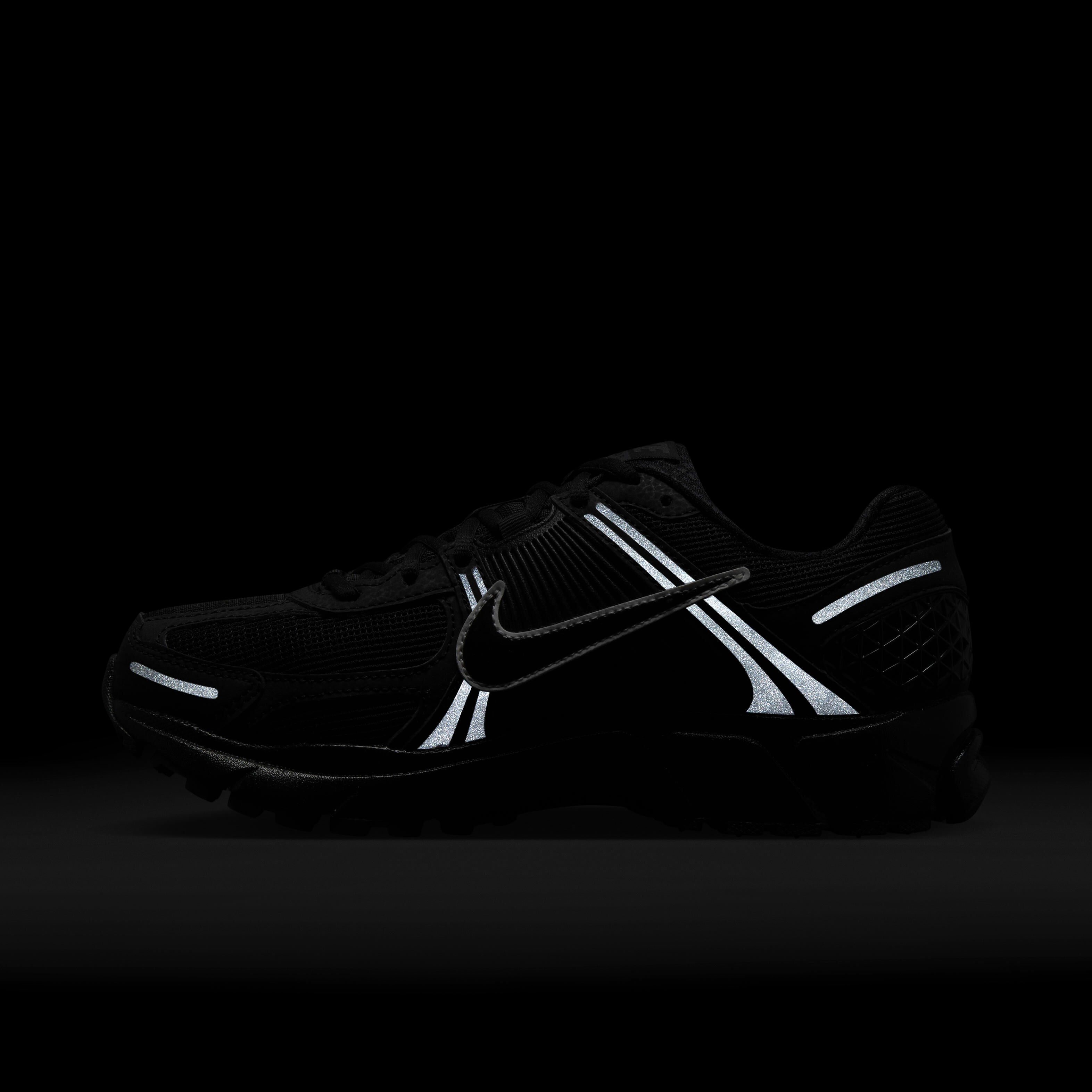 Buy Nike Zoom Vomero 5 Women's Shoes - Black/Anthracite/White/Summit White  | Nike Saudi Official