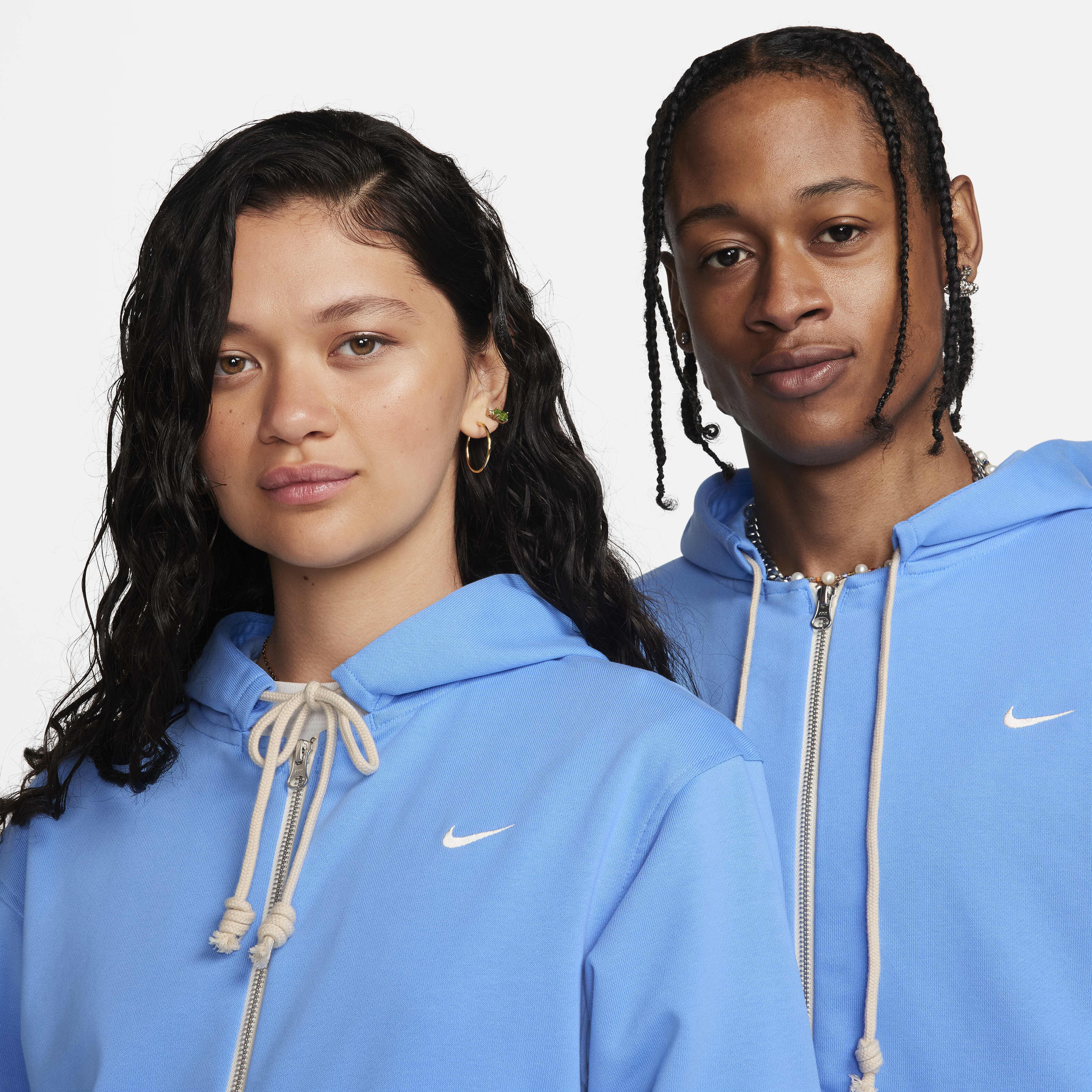 Nike Standard Issue image number 2