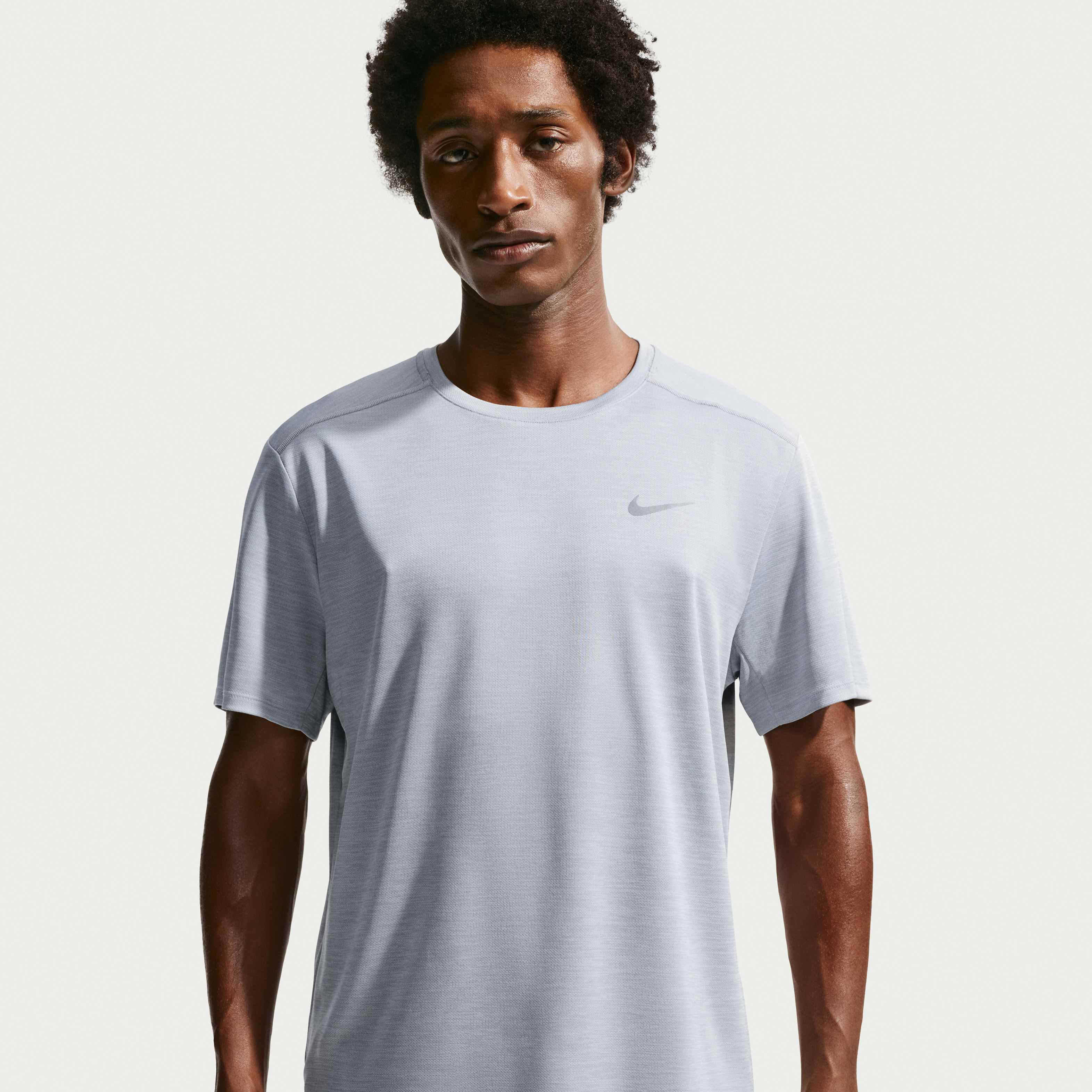 نايكي ميلر image number 0