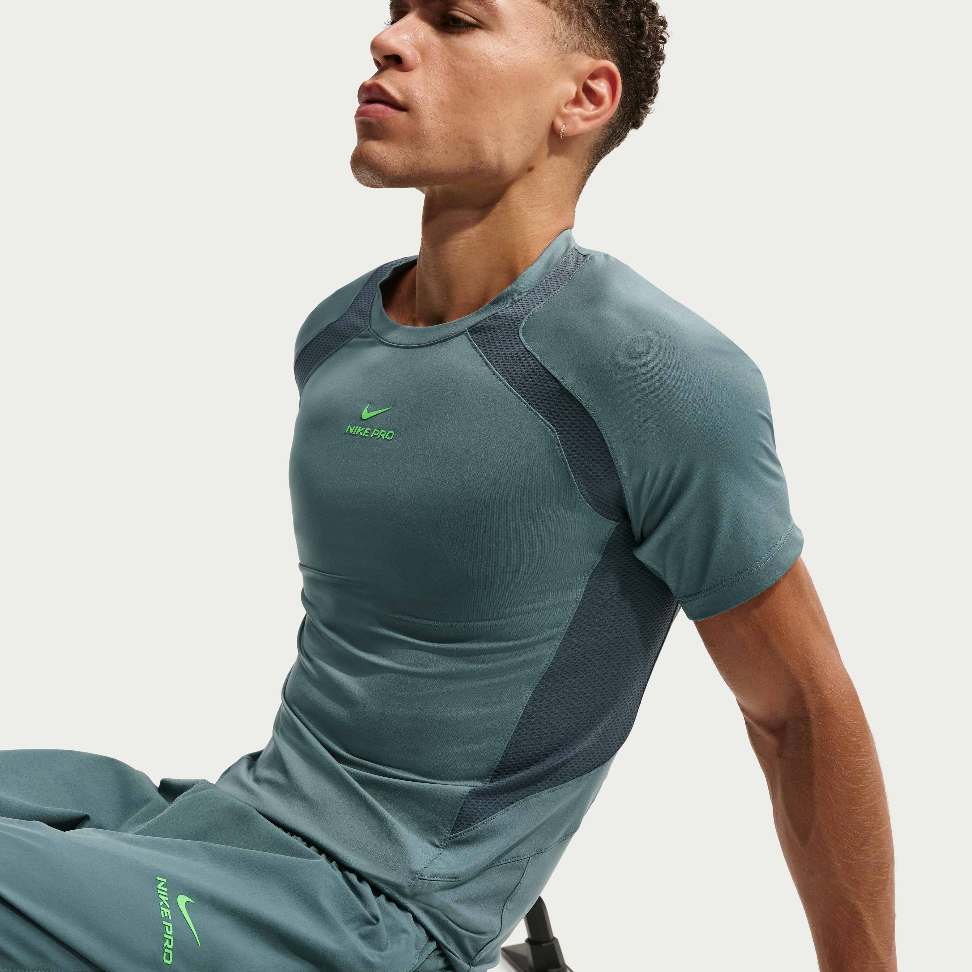 Nike Pro Training image number 2