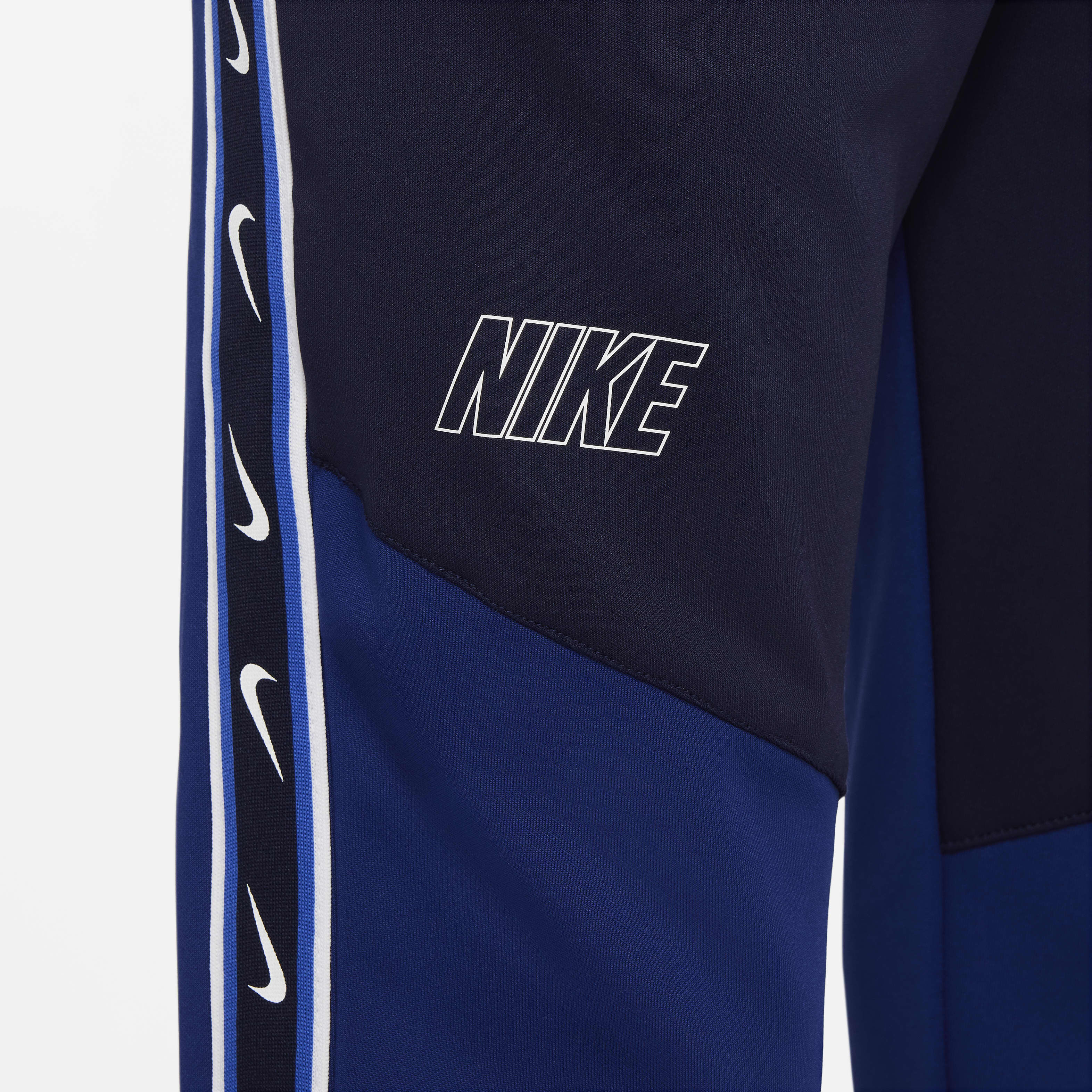 Nike Sportswear Repeat image number 3