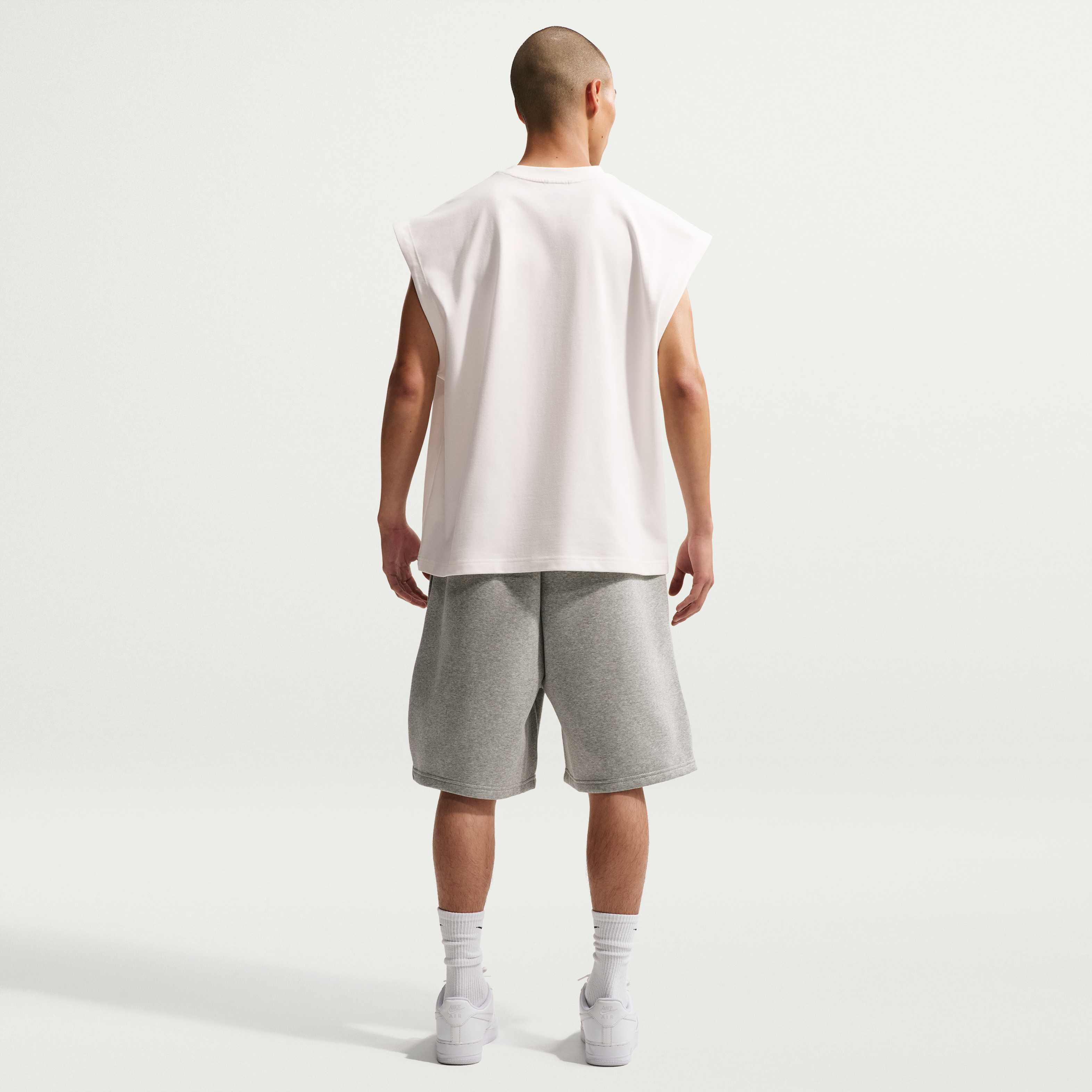 Nike Standard Issue image number 4