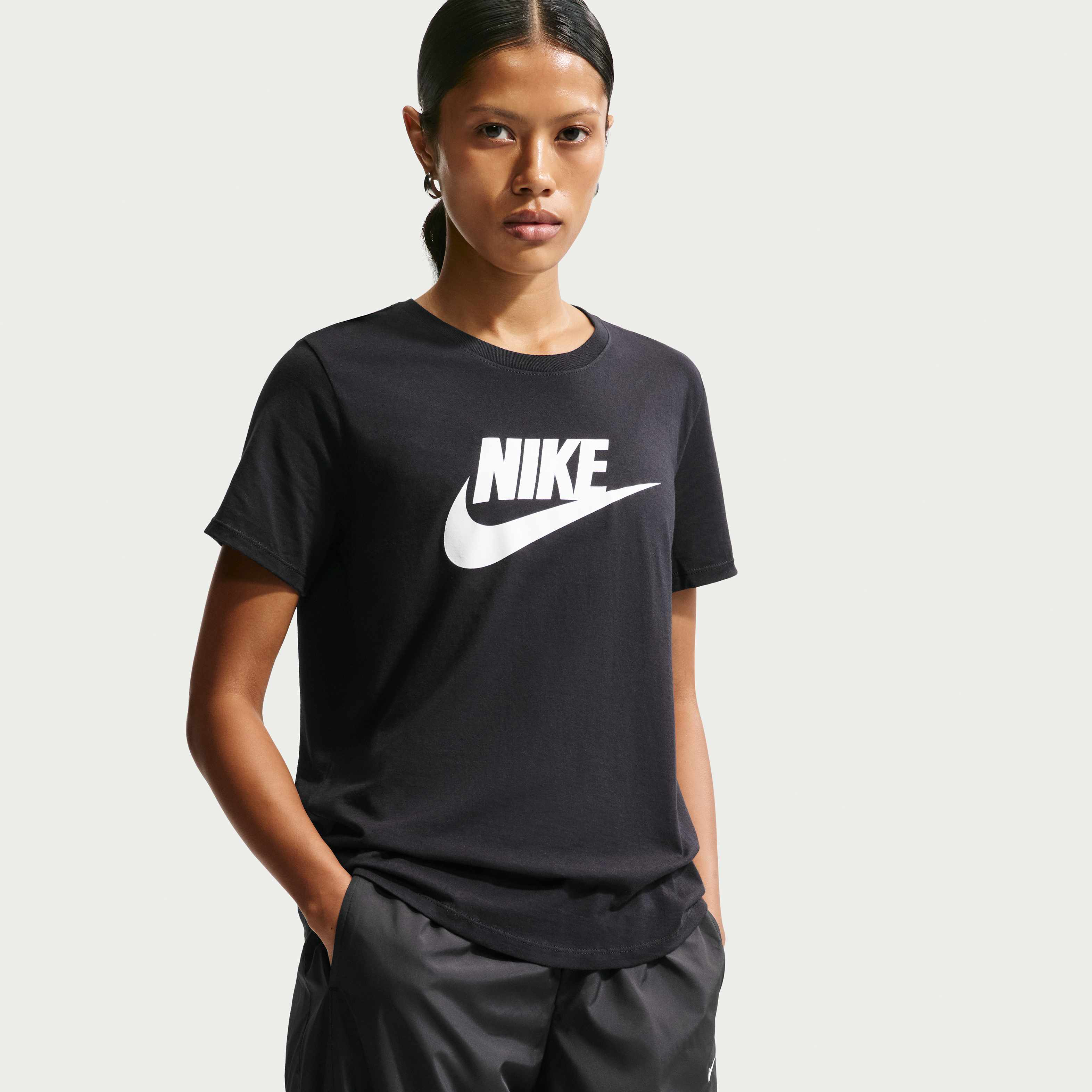 Sportswear Essentials Logo Tee image number 2