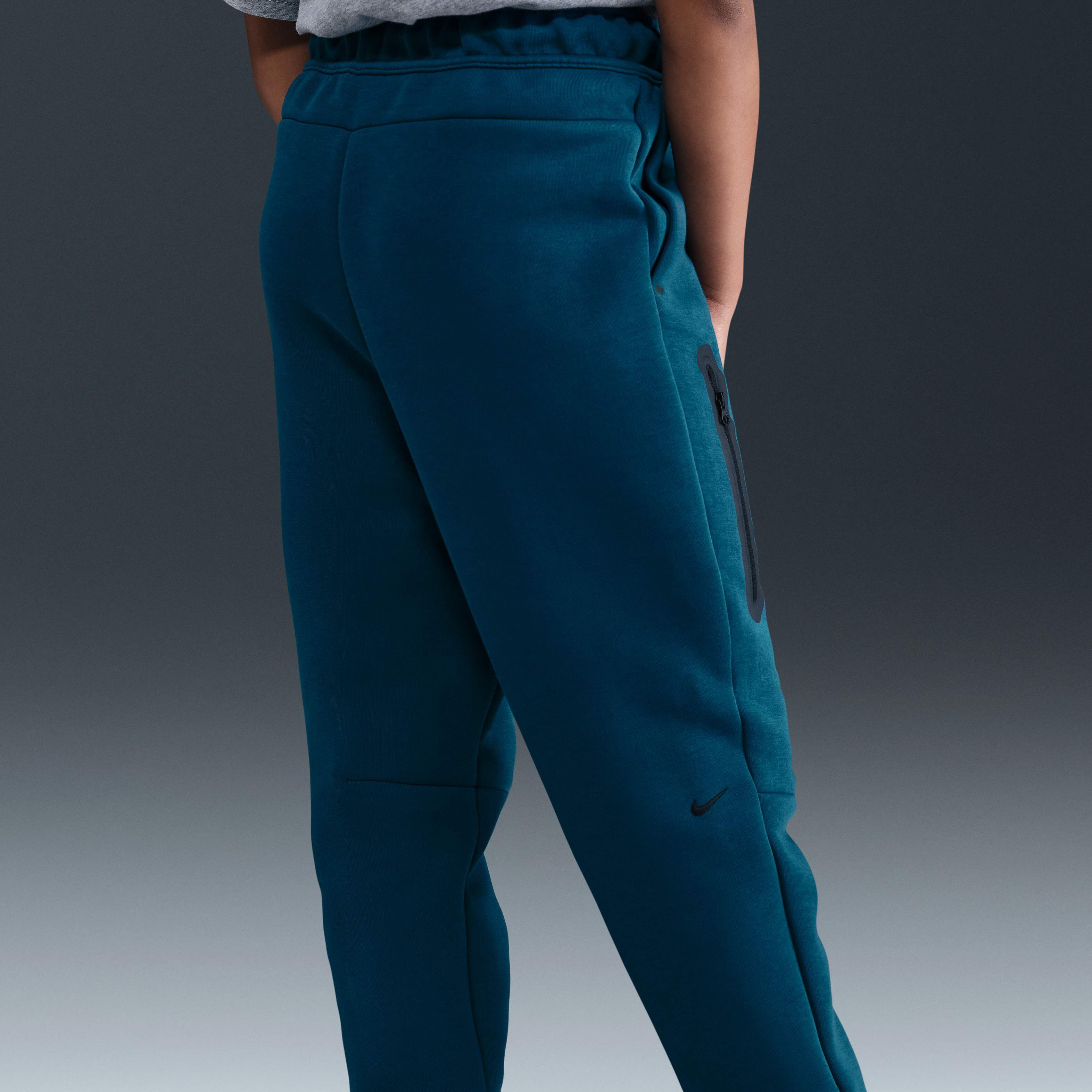 Nike Sportswear Tech Fleece image number 2