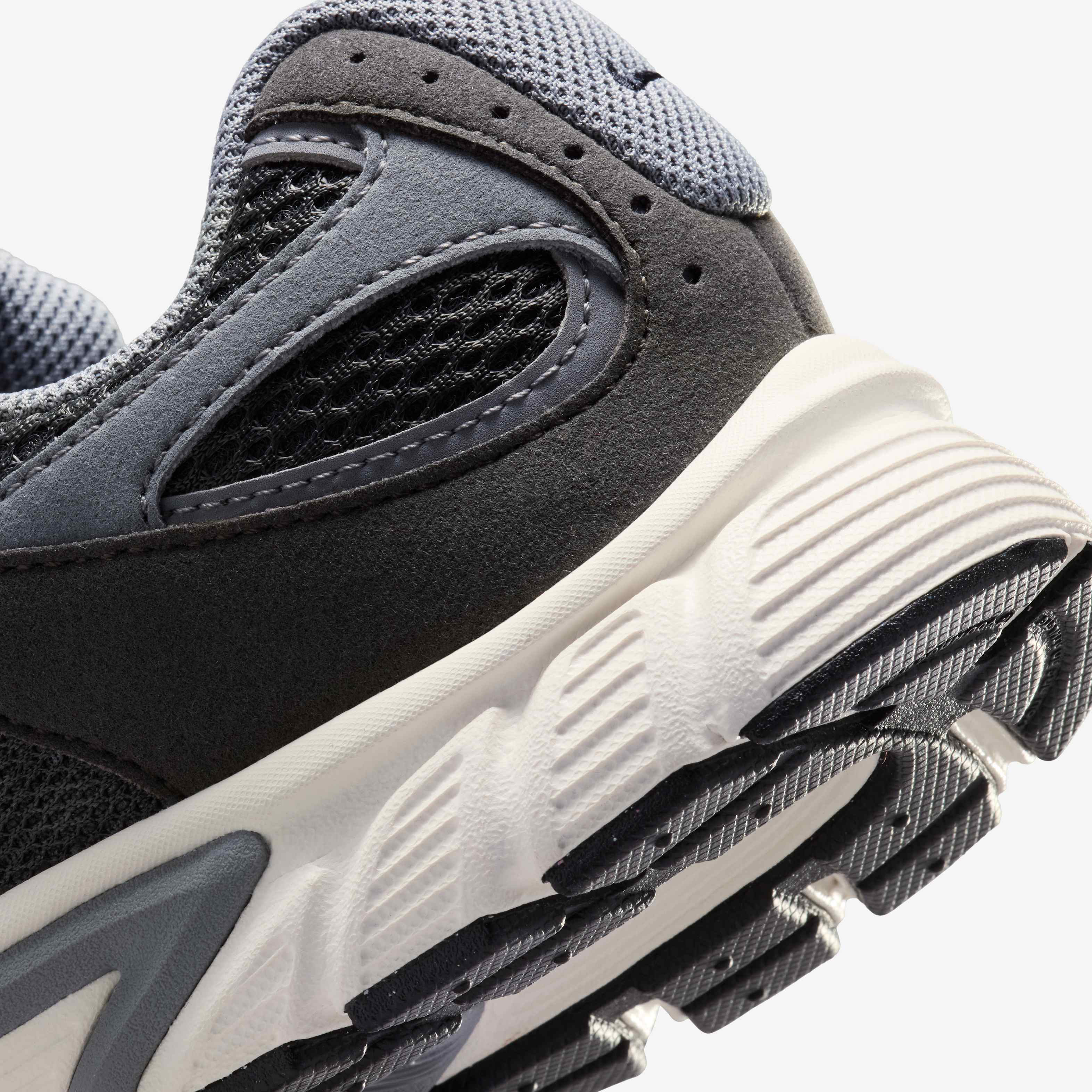 Nike V5 Runner Suede image number 7