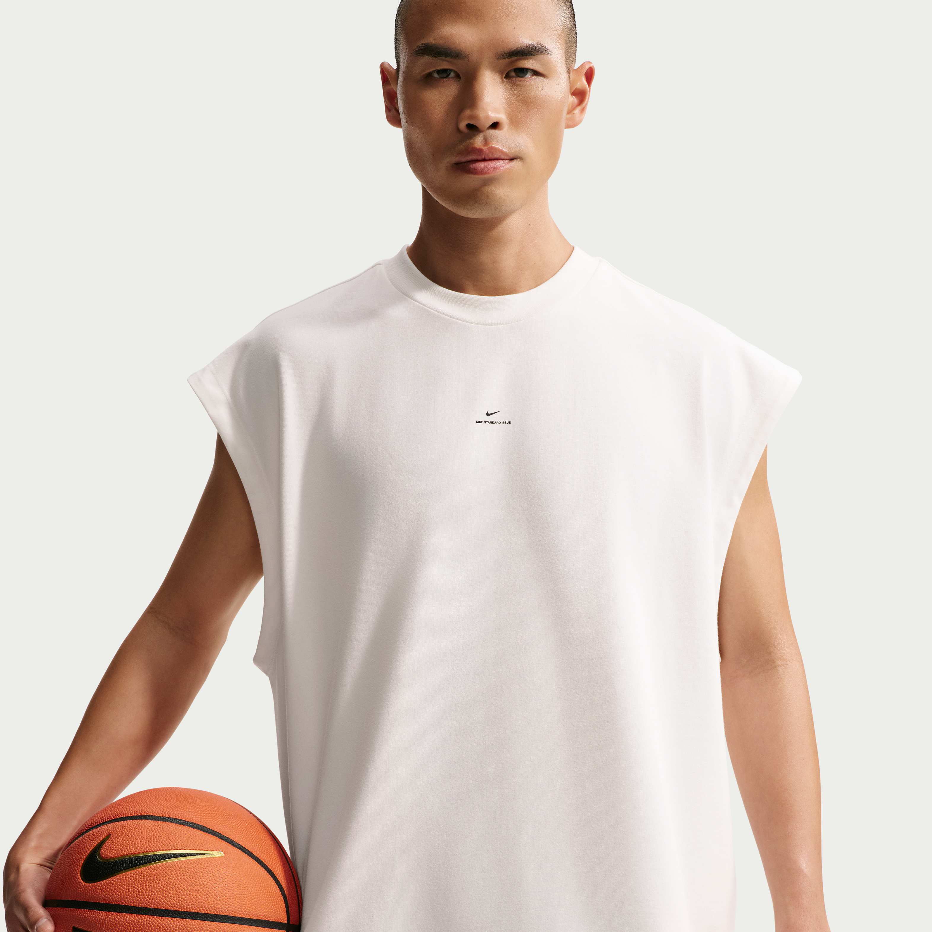Nike Standard Issue image number 0