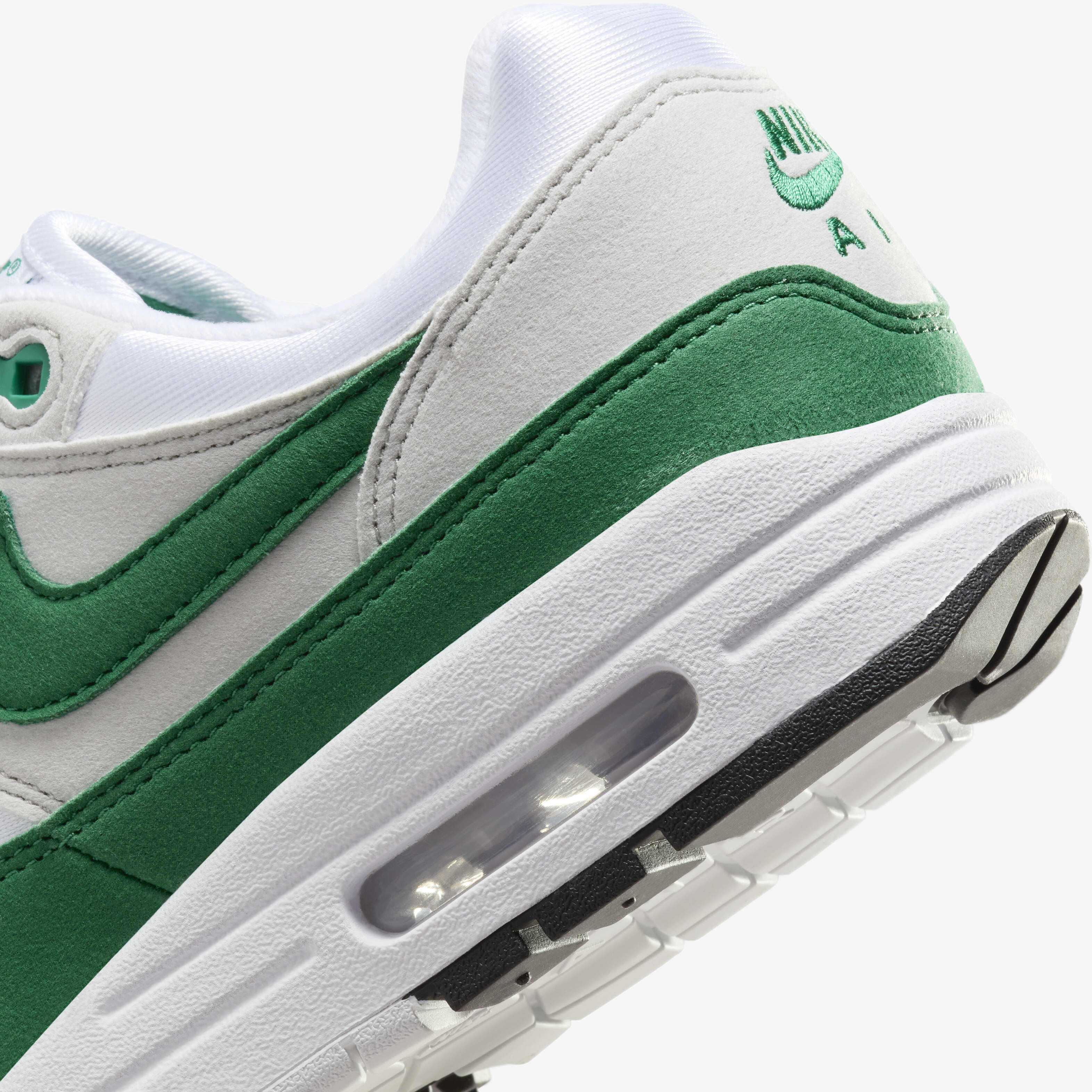 Nike hunter green sneakers hotsell