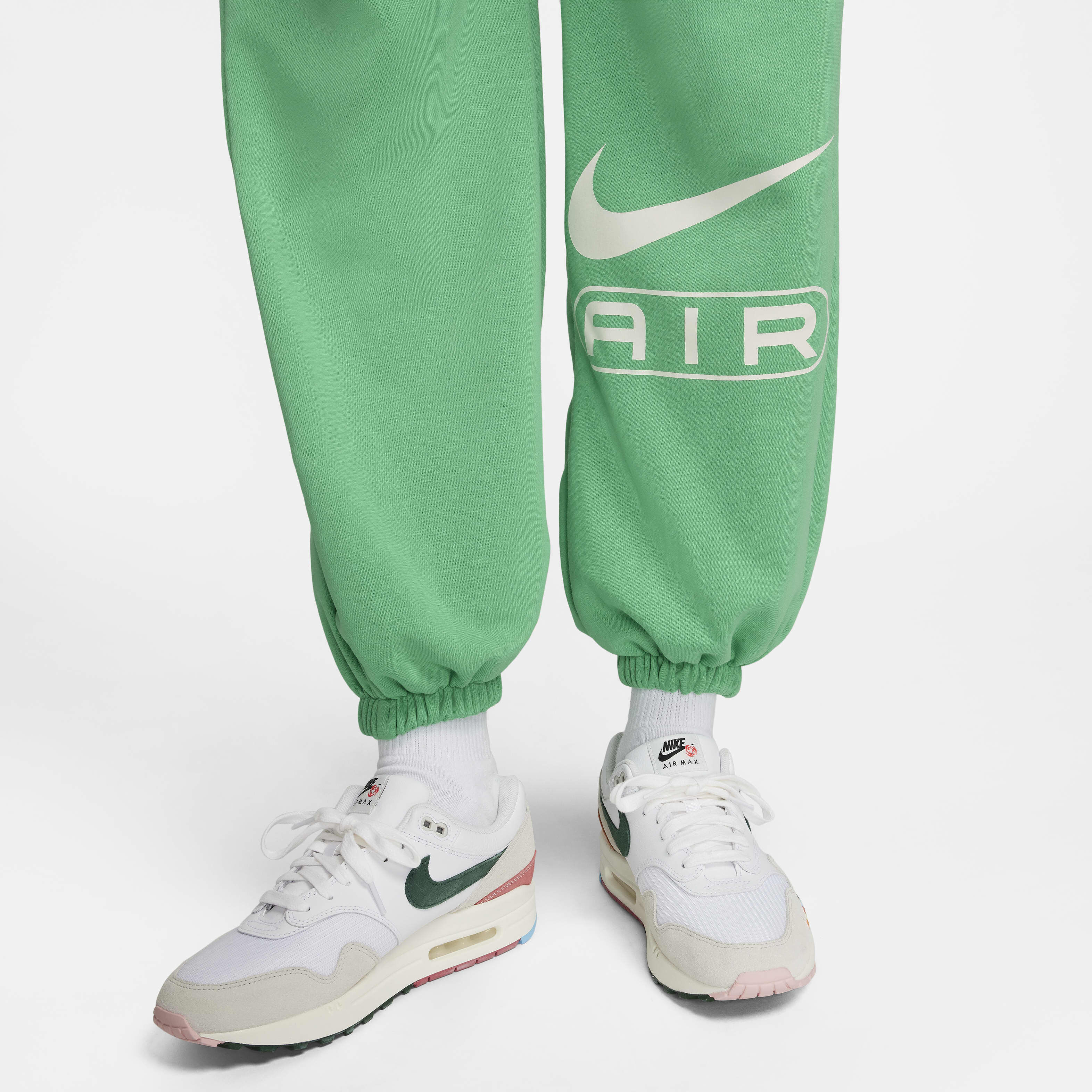 Nike wind joggers online
