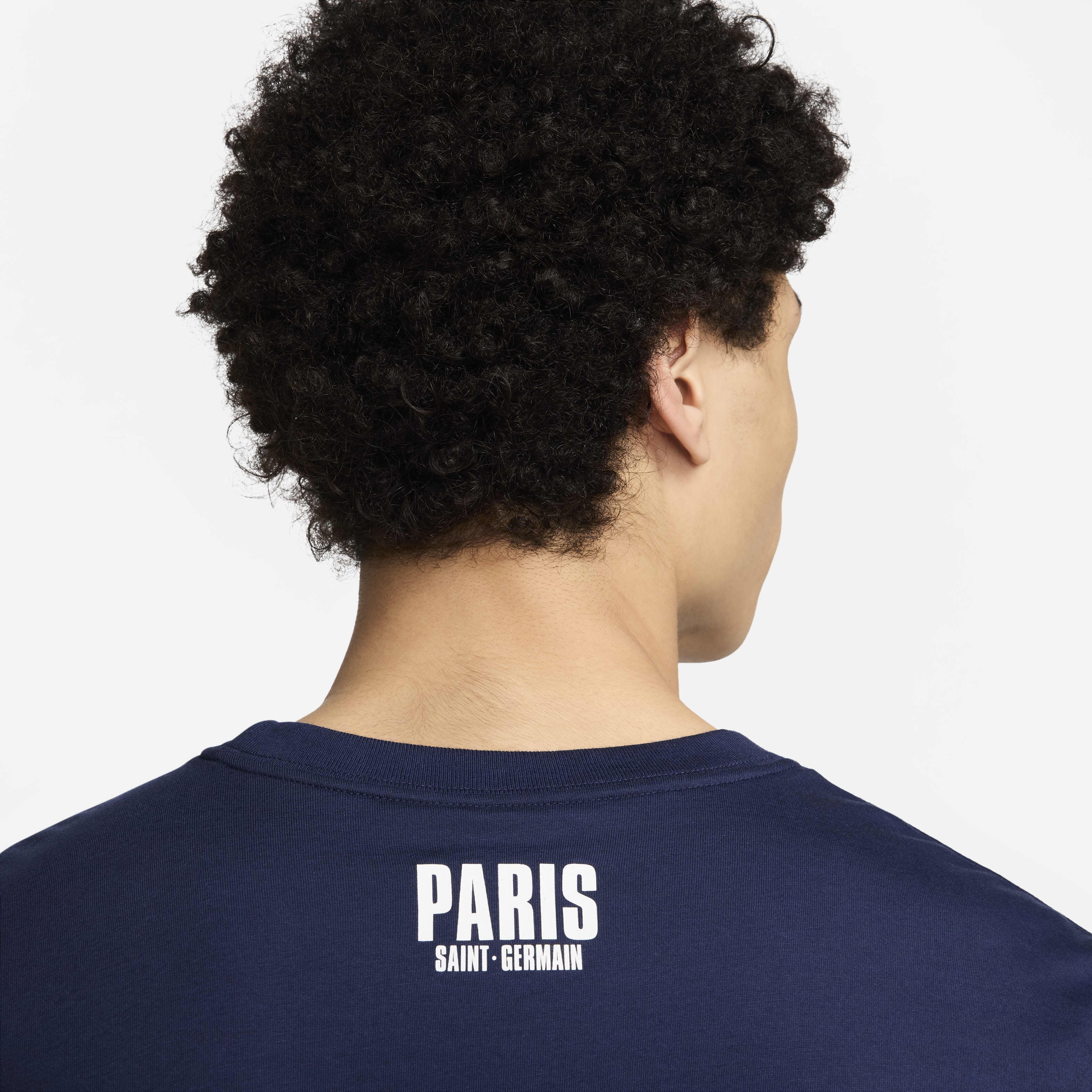 Paris Saint-Germain Essential image number 5