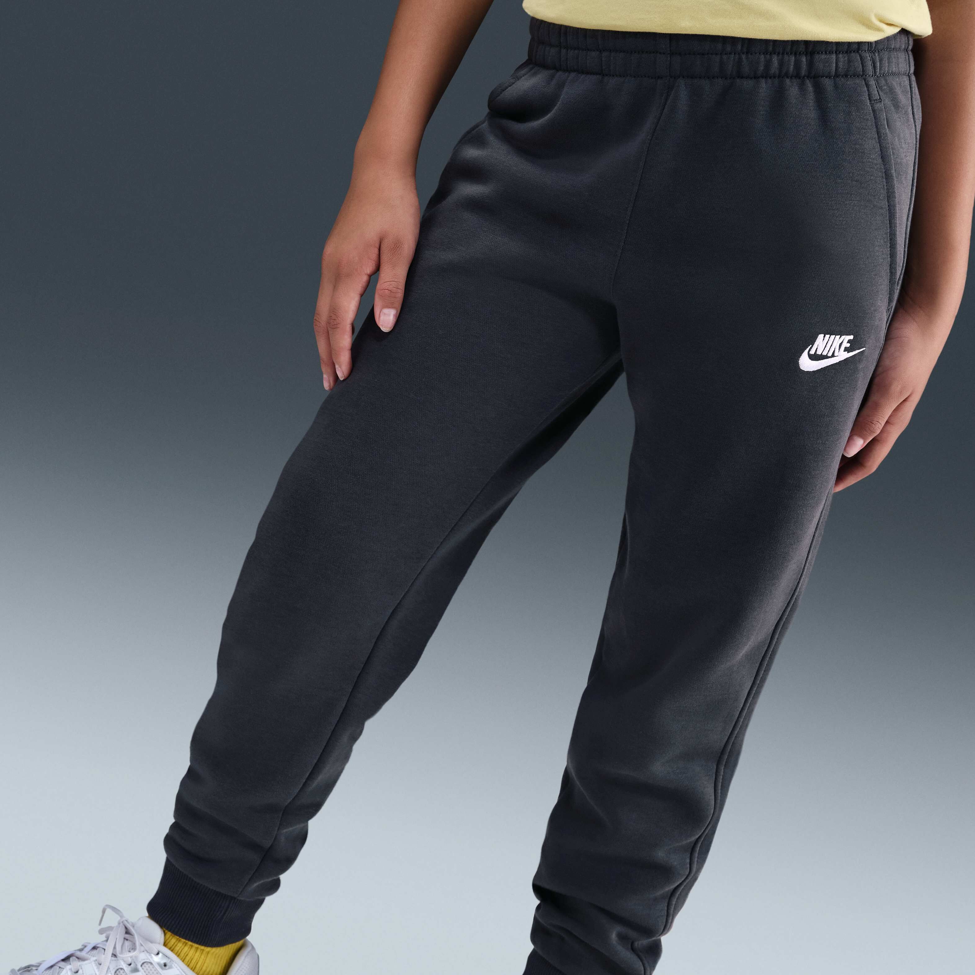 نايكي سبورتسوير كلوب فليس image number 3