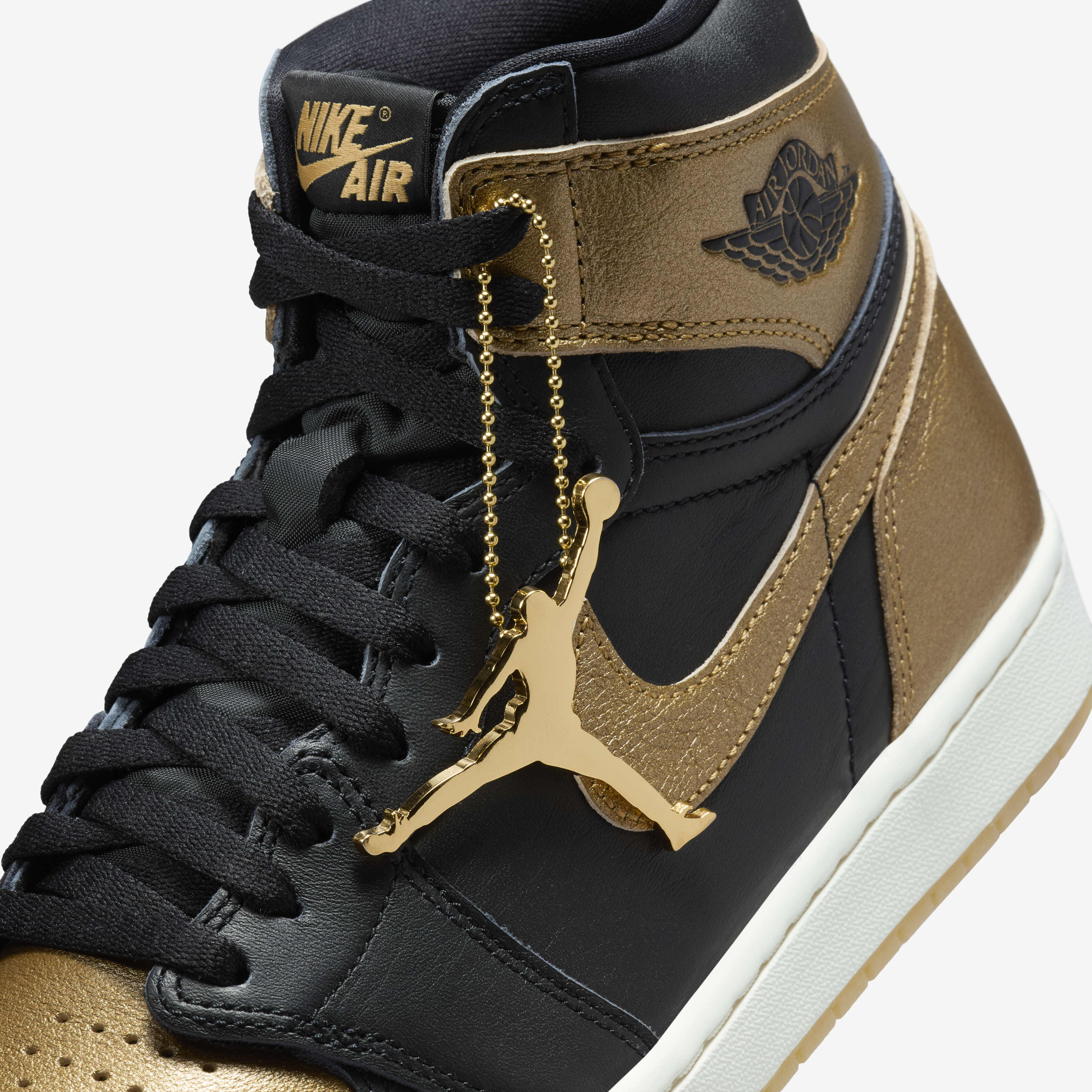 Buy Air Jordan 1 Retro High OG Men s Shoes Nike Saudi Official