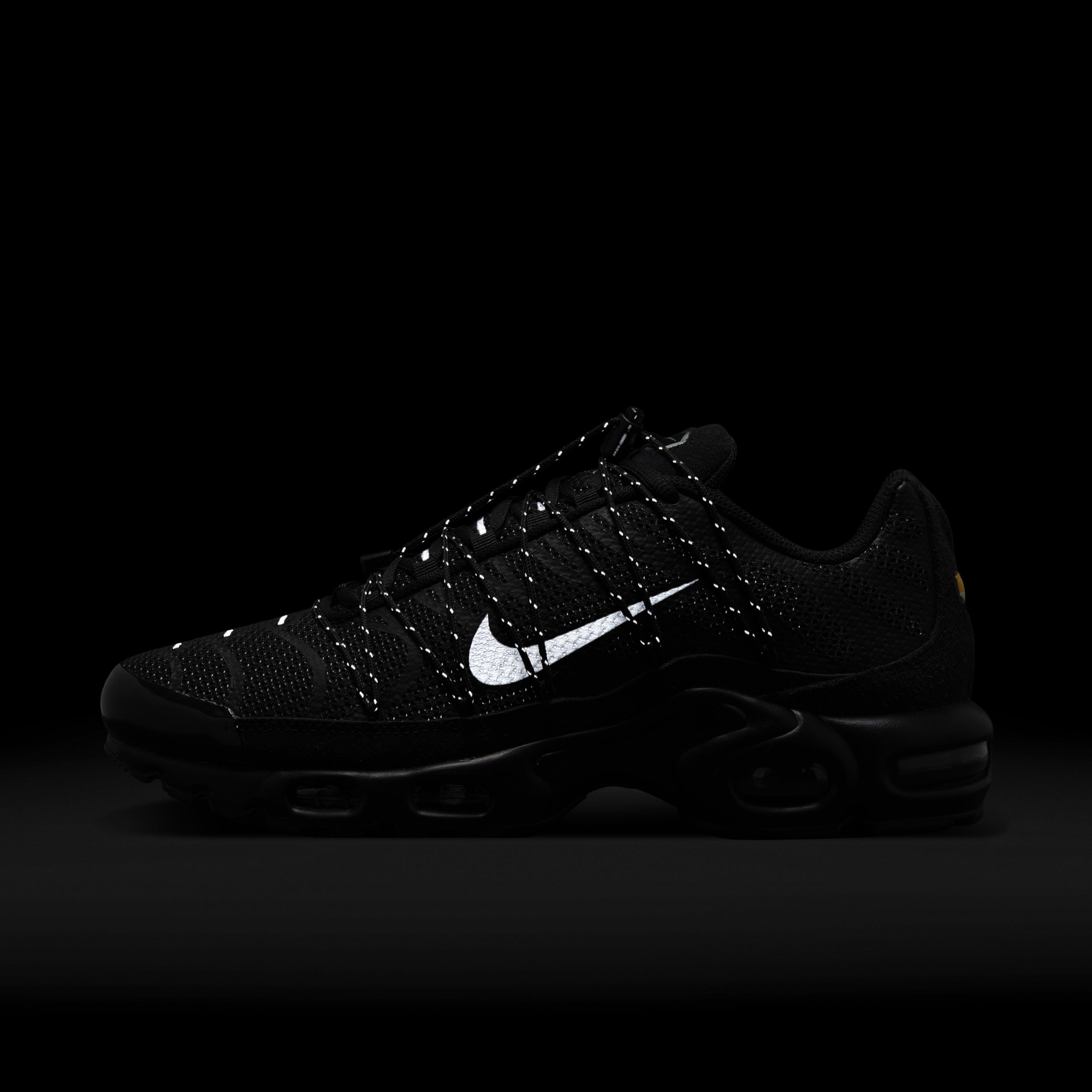 Air max utility triple black deals