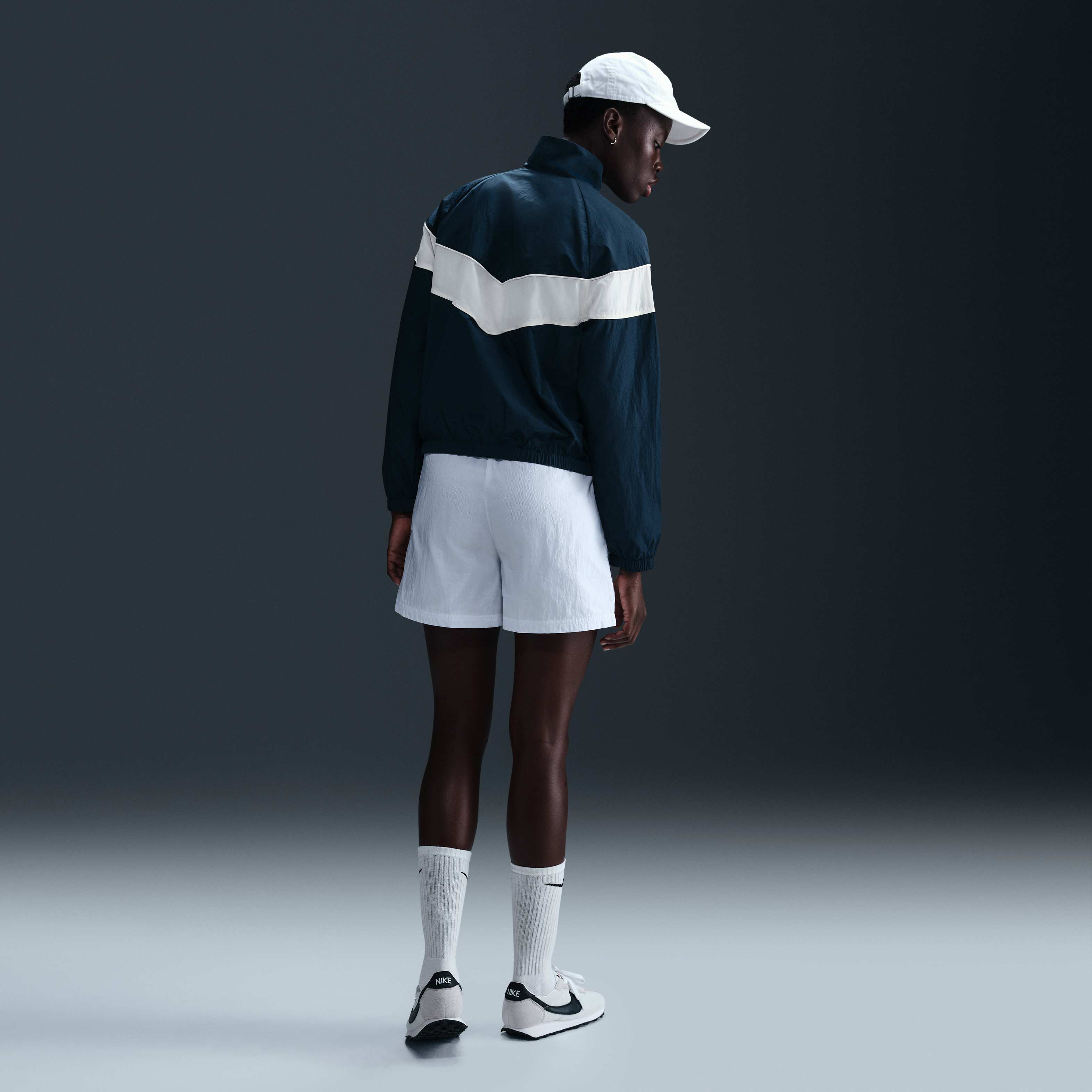 Nike Windrunner image number 4