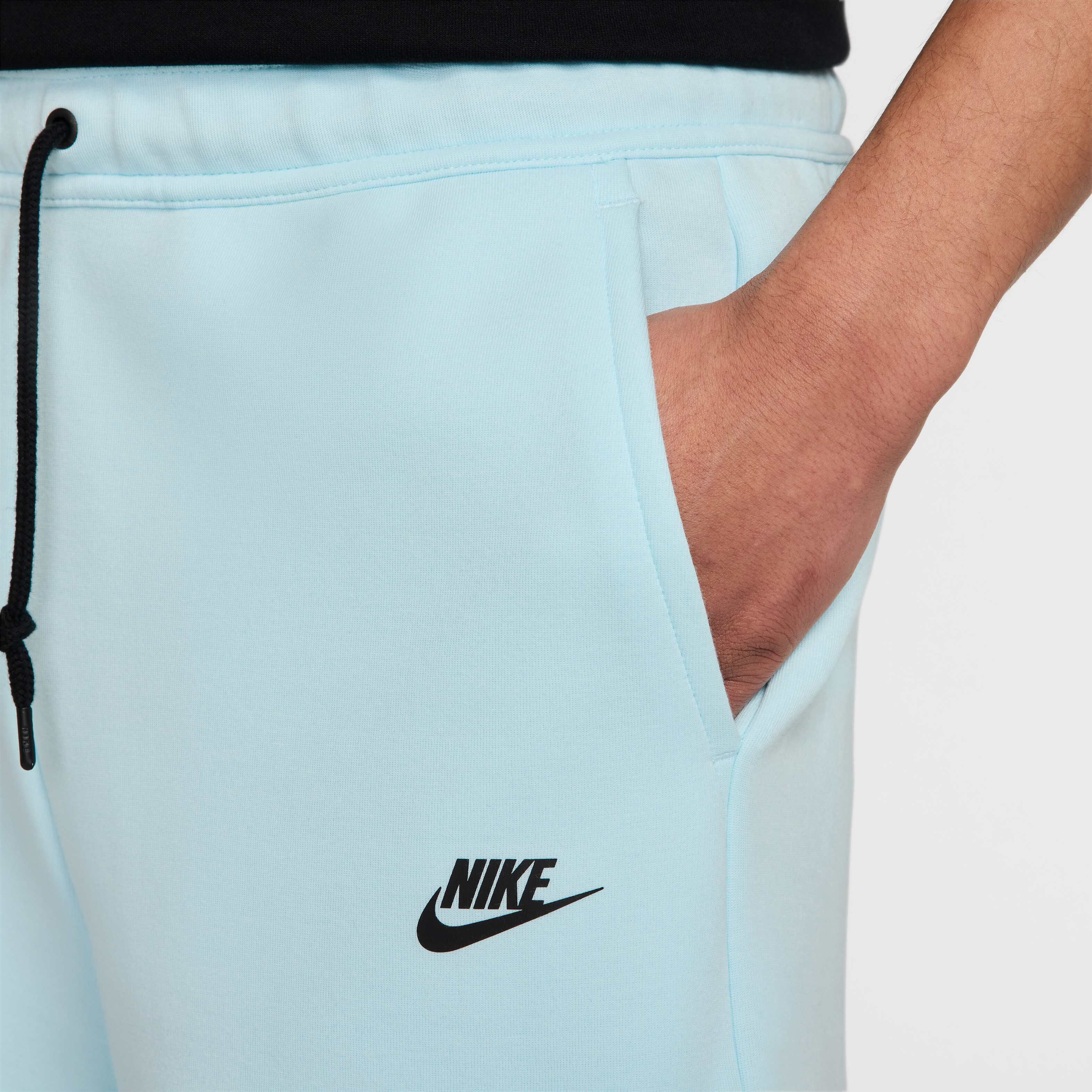 Nike Sportswear Tech Fleece image number 4