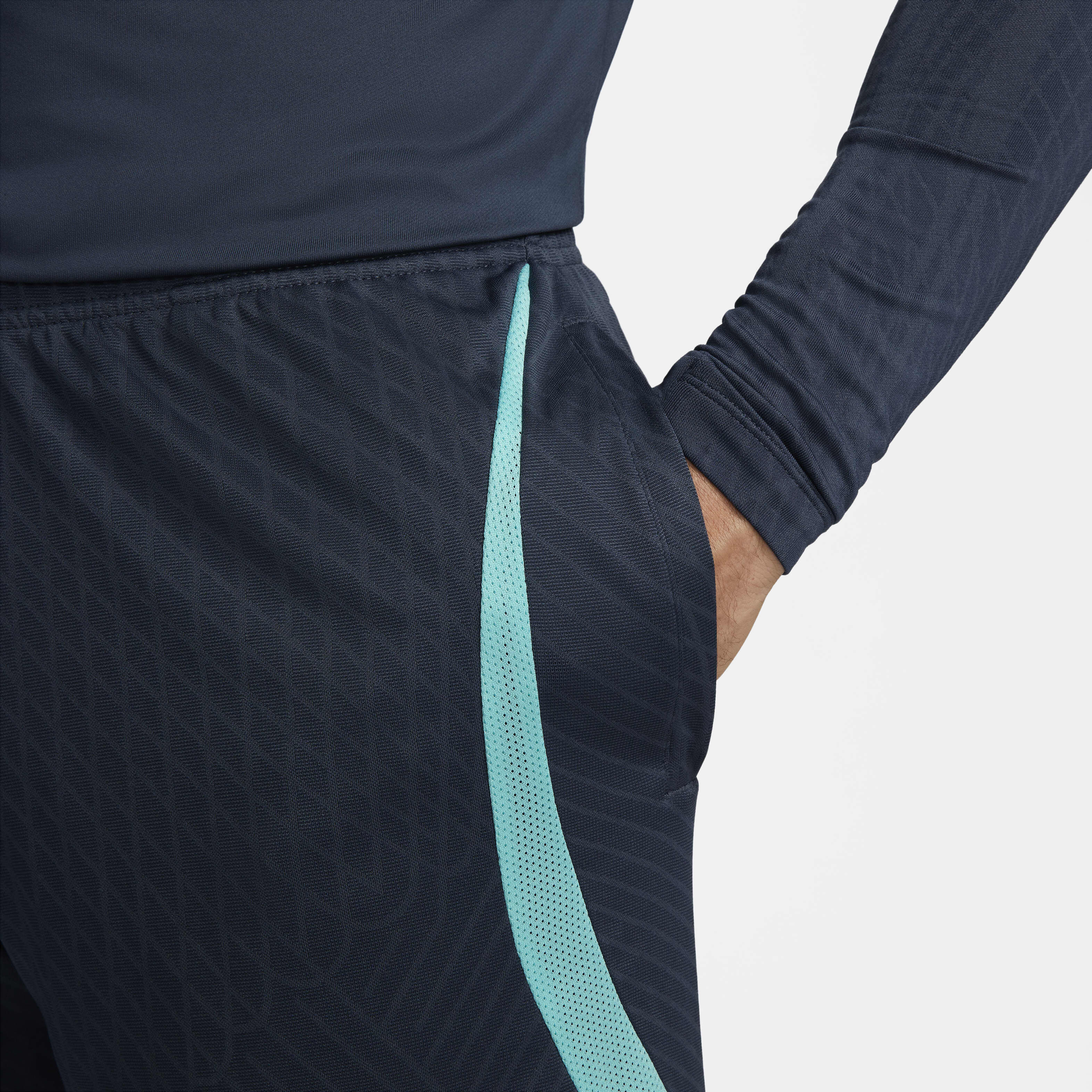 F.C. Barcelona Strike Third image number 4