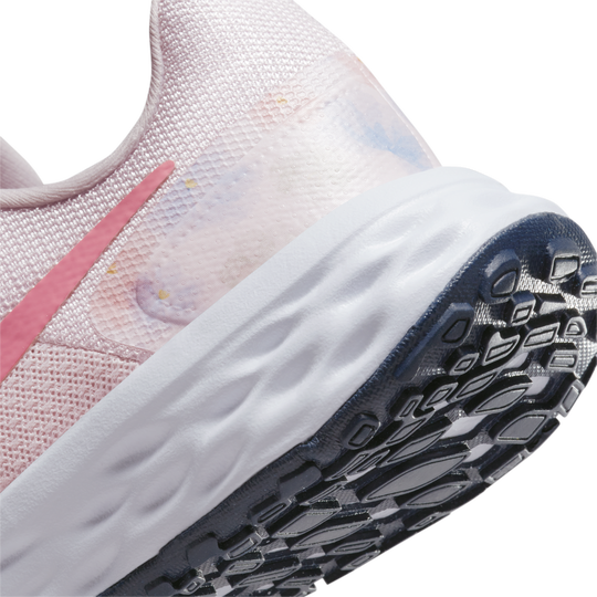 Nike gray and sales pink running shoes