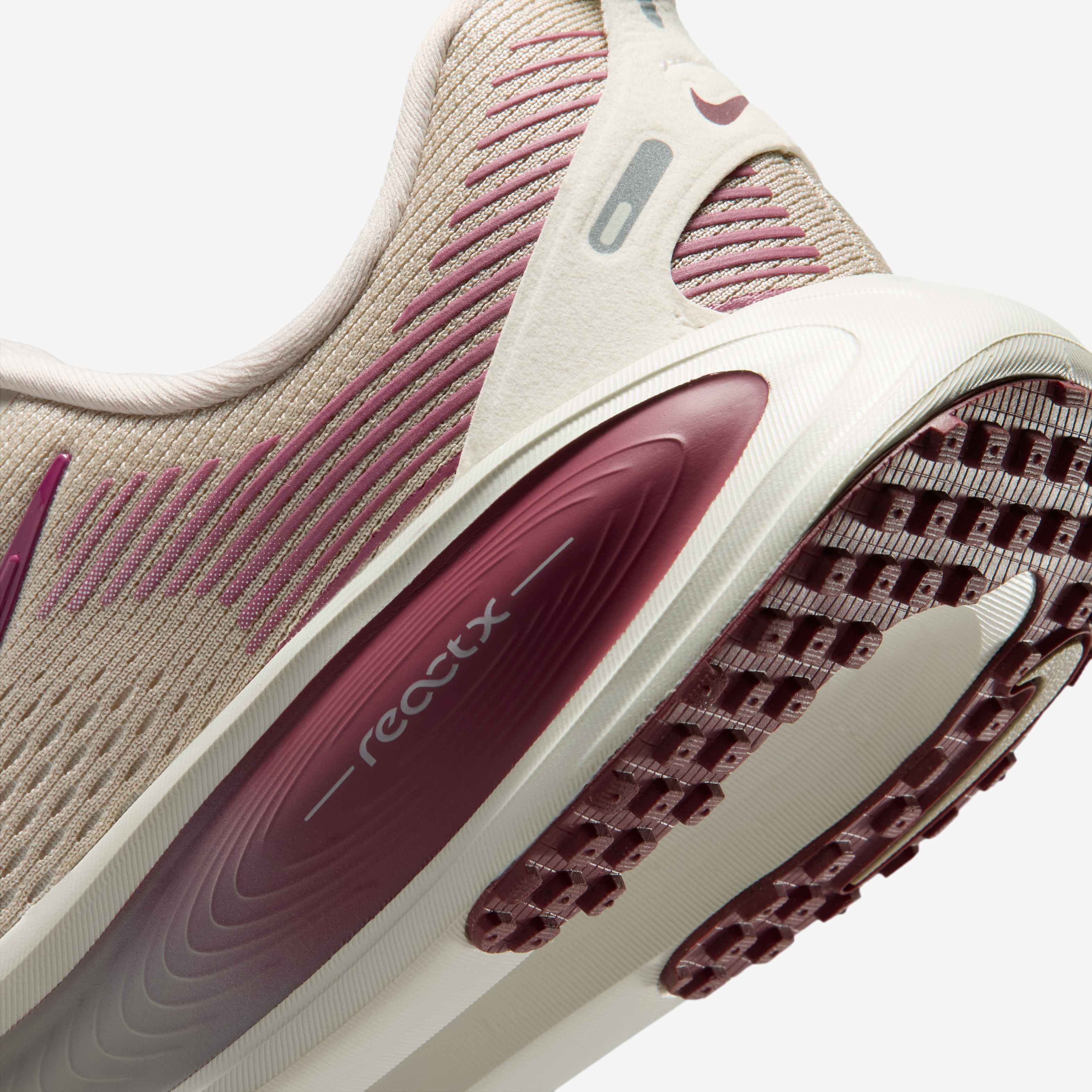 Nike Vomero 18 image number 18