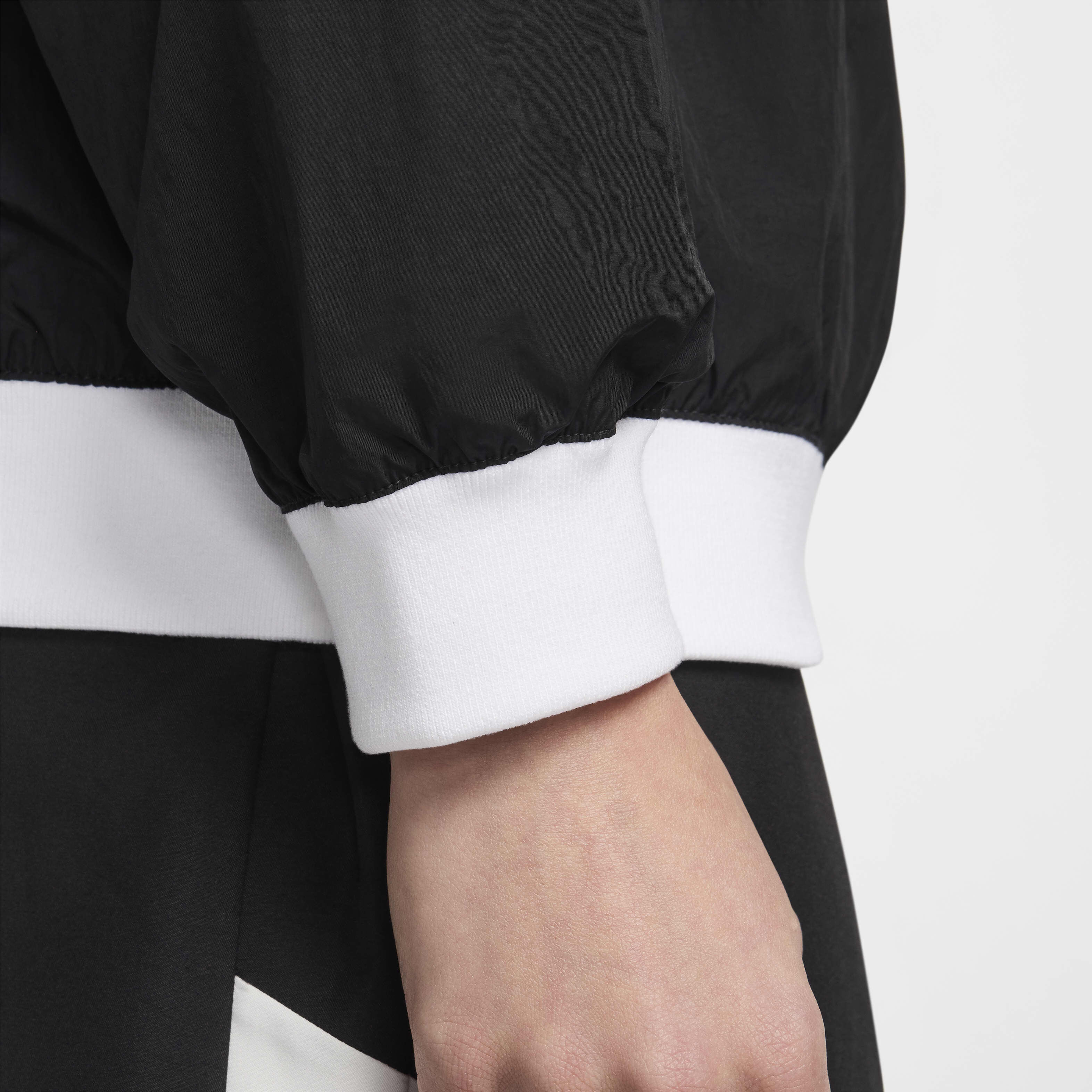 نايكي سبورتسوير ايسنشال image number 4