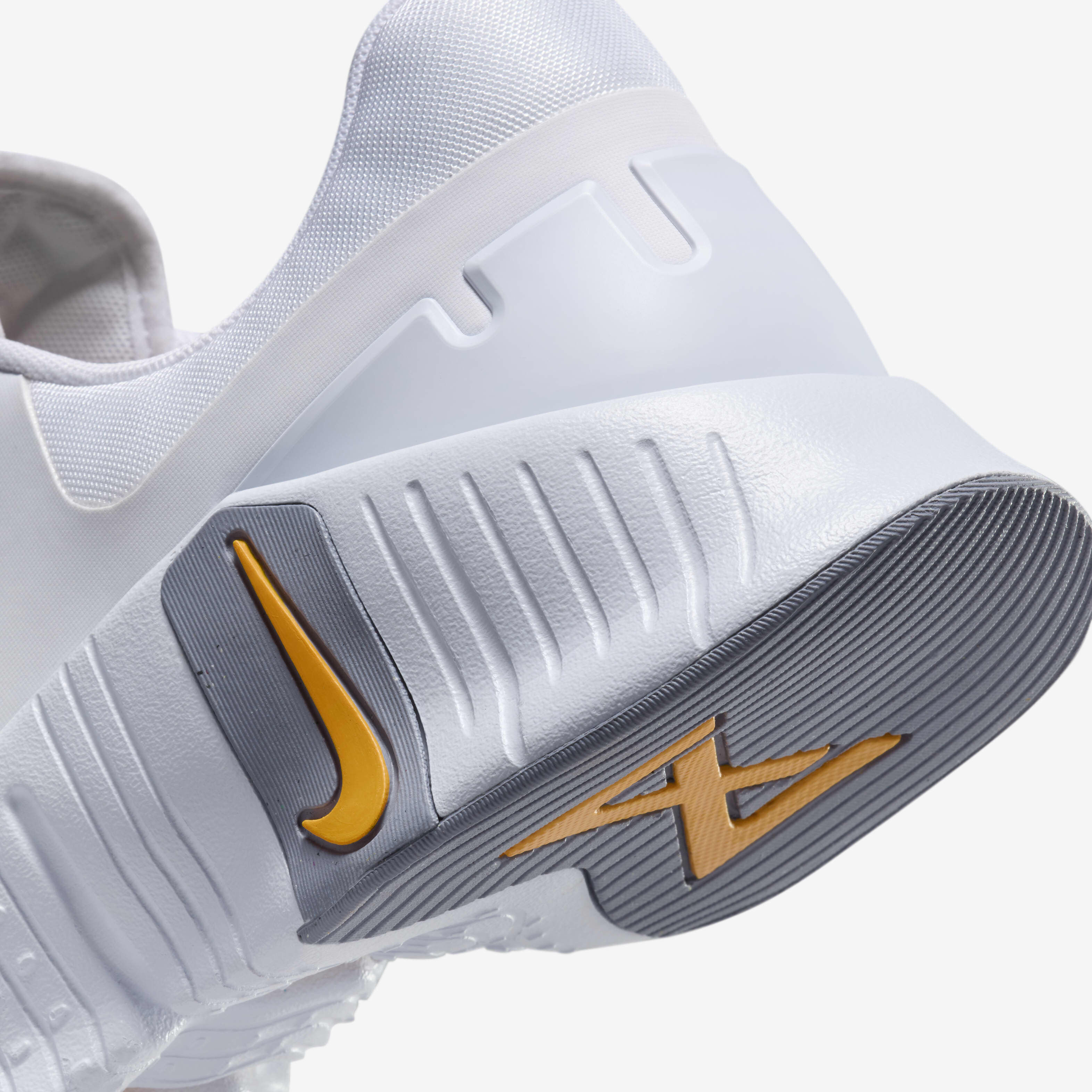 Nike men's free metcon ankle-high cross trainer shoe top