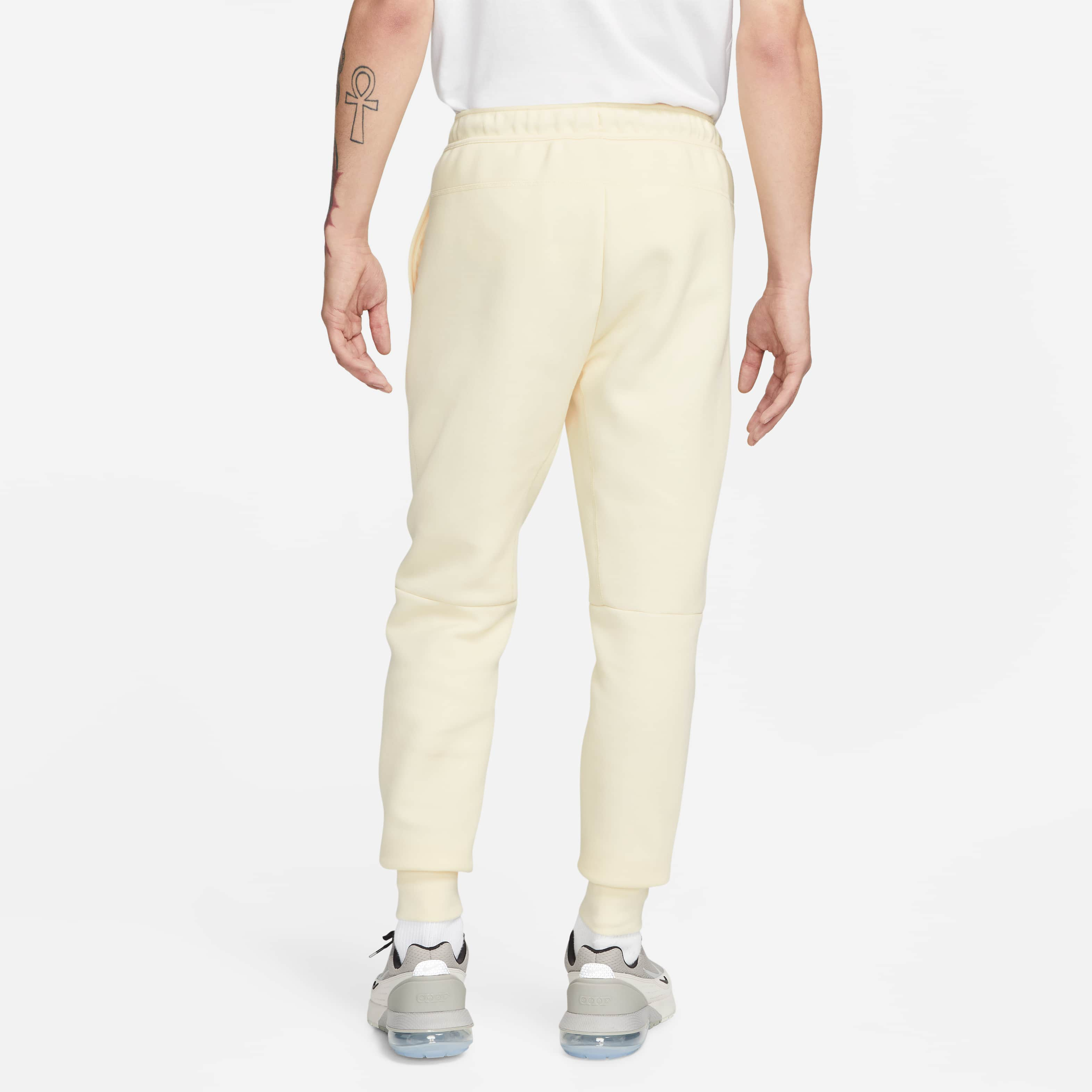 nike trend fleece joggers coconut