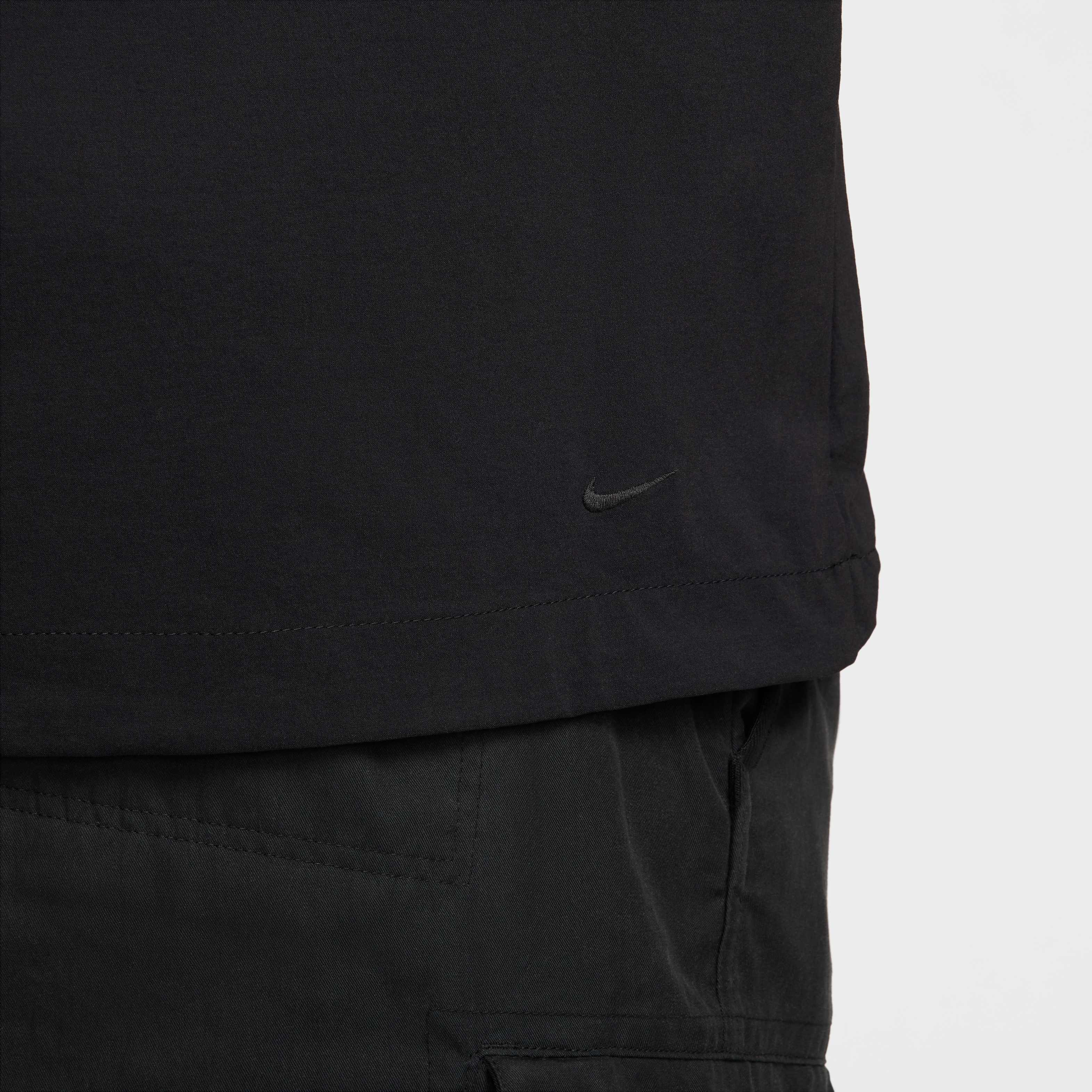 نايكي تك ويندرانر image number 20