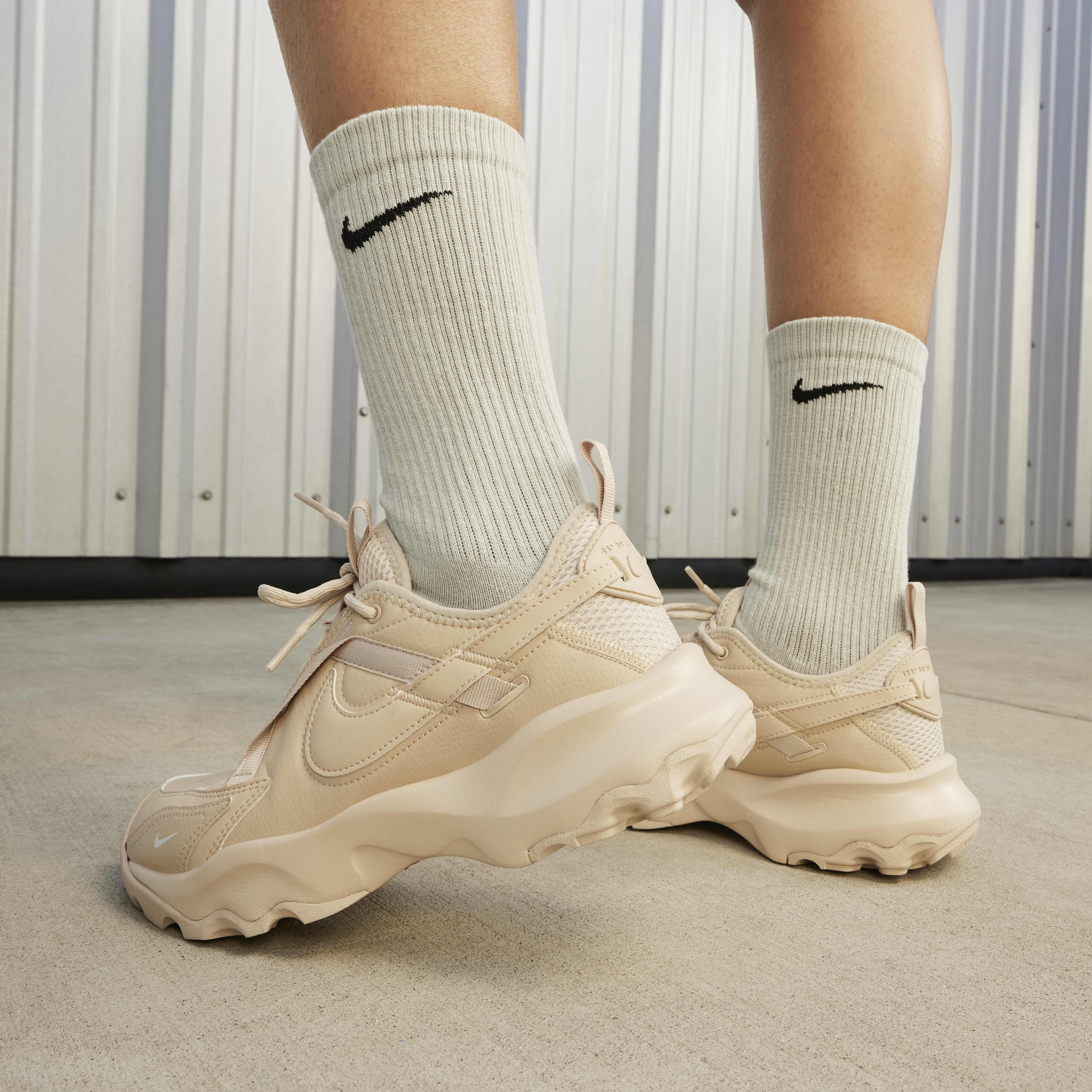 ★人気★ NIKE TC 7900 Sand Drift Sail Amazon | [ナイキ] スニーカー レディース ウィメンズ TC 7900