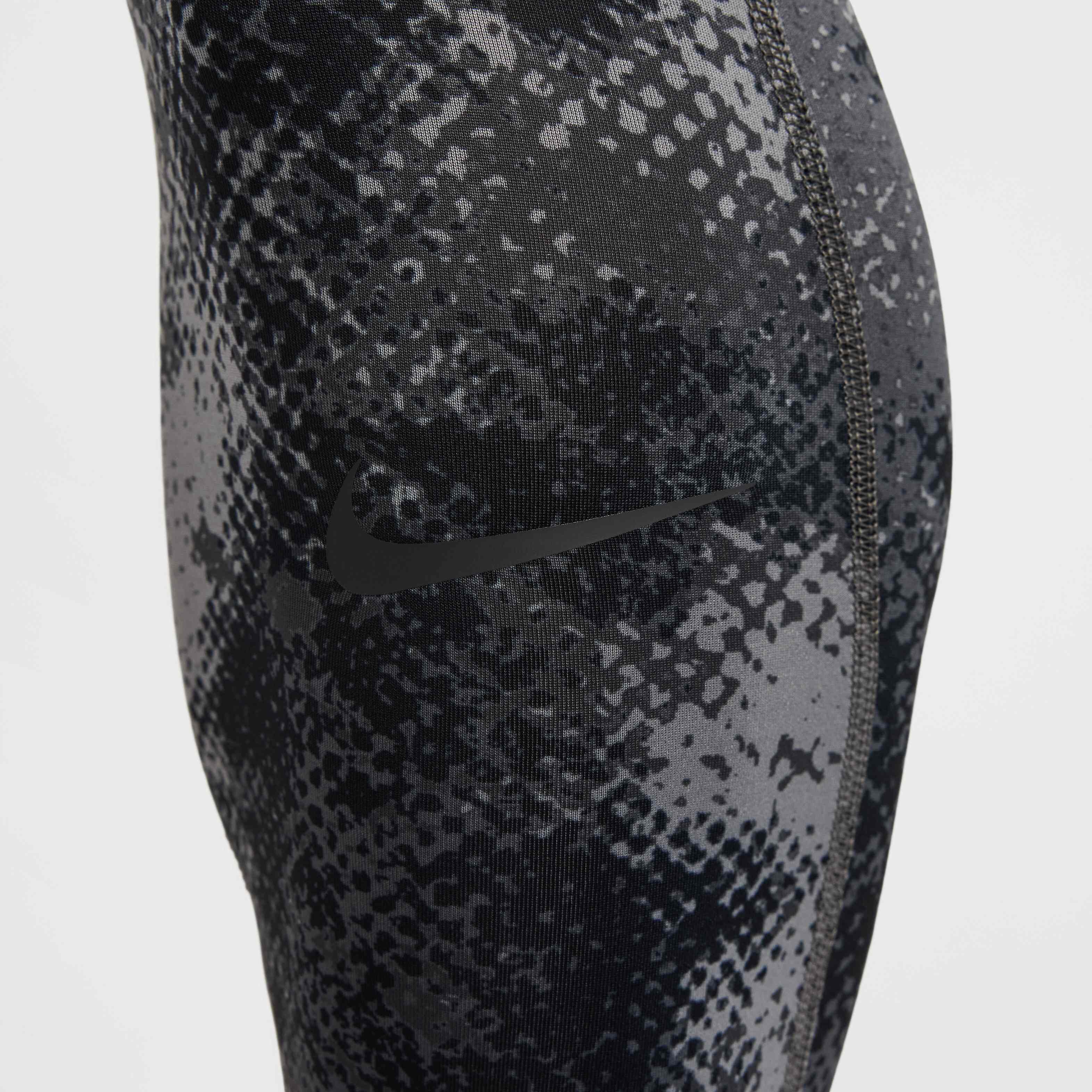 Nike Pro Camo image number 4
