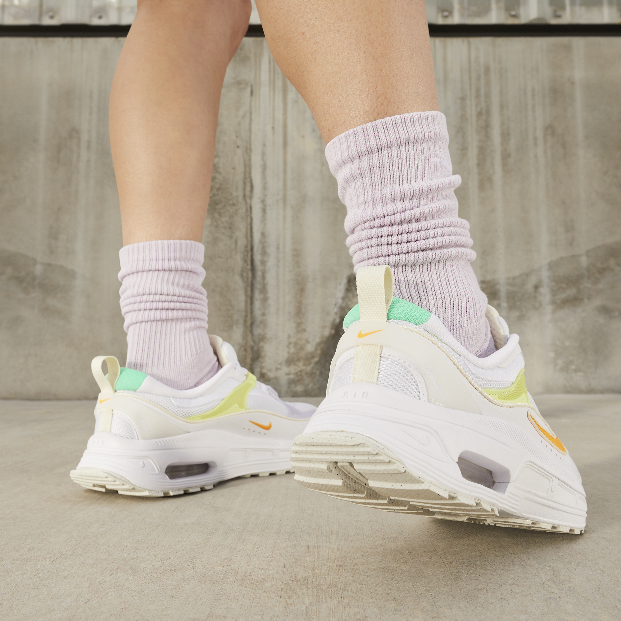Air max 200 sales flyknit on feet