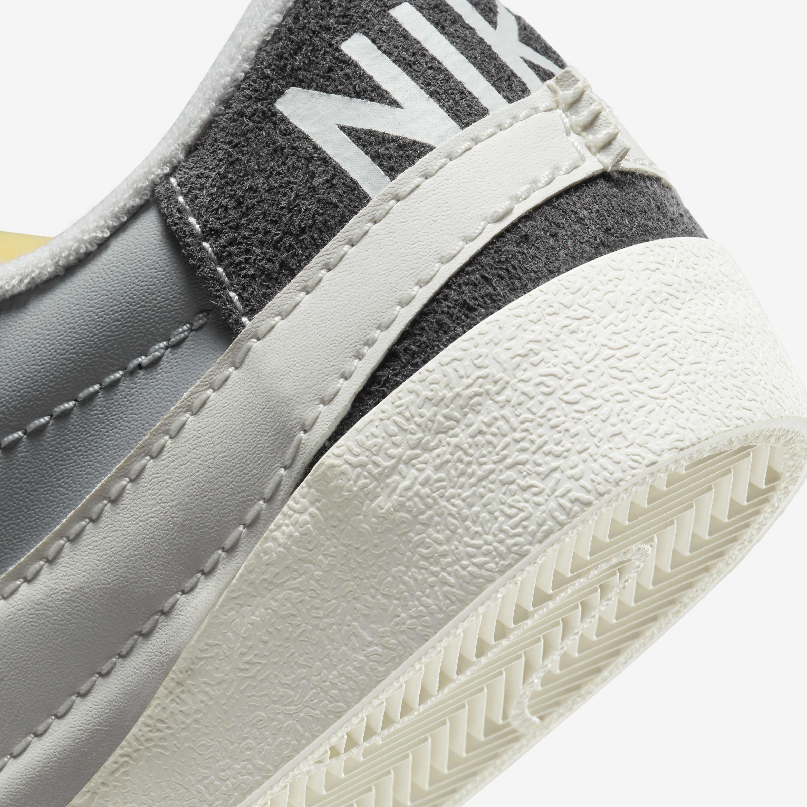 Nike Blazer Low '77 Jumbo SE image number 7