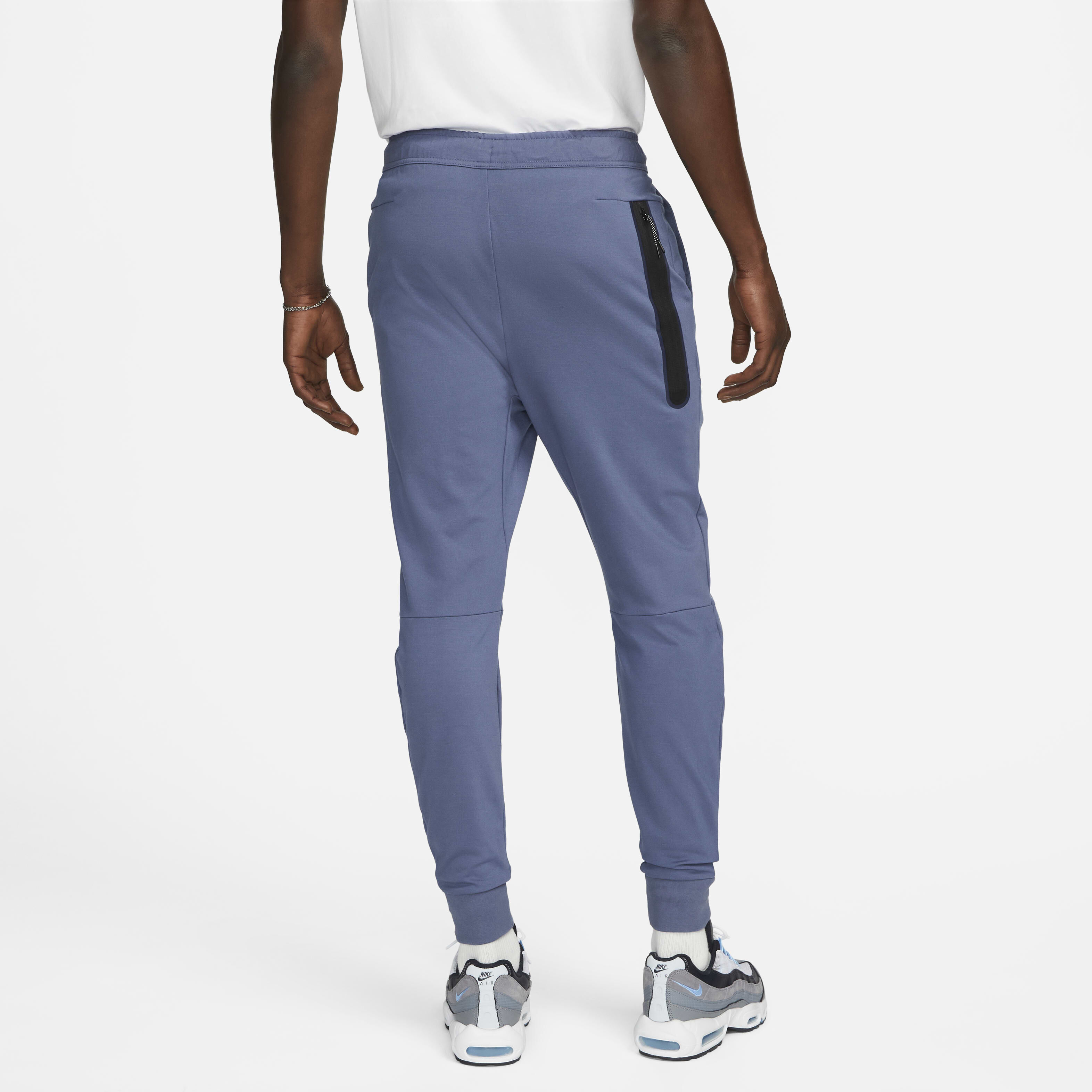 Nike slim fit jogger 2025