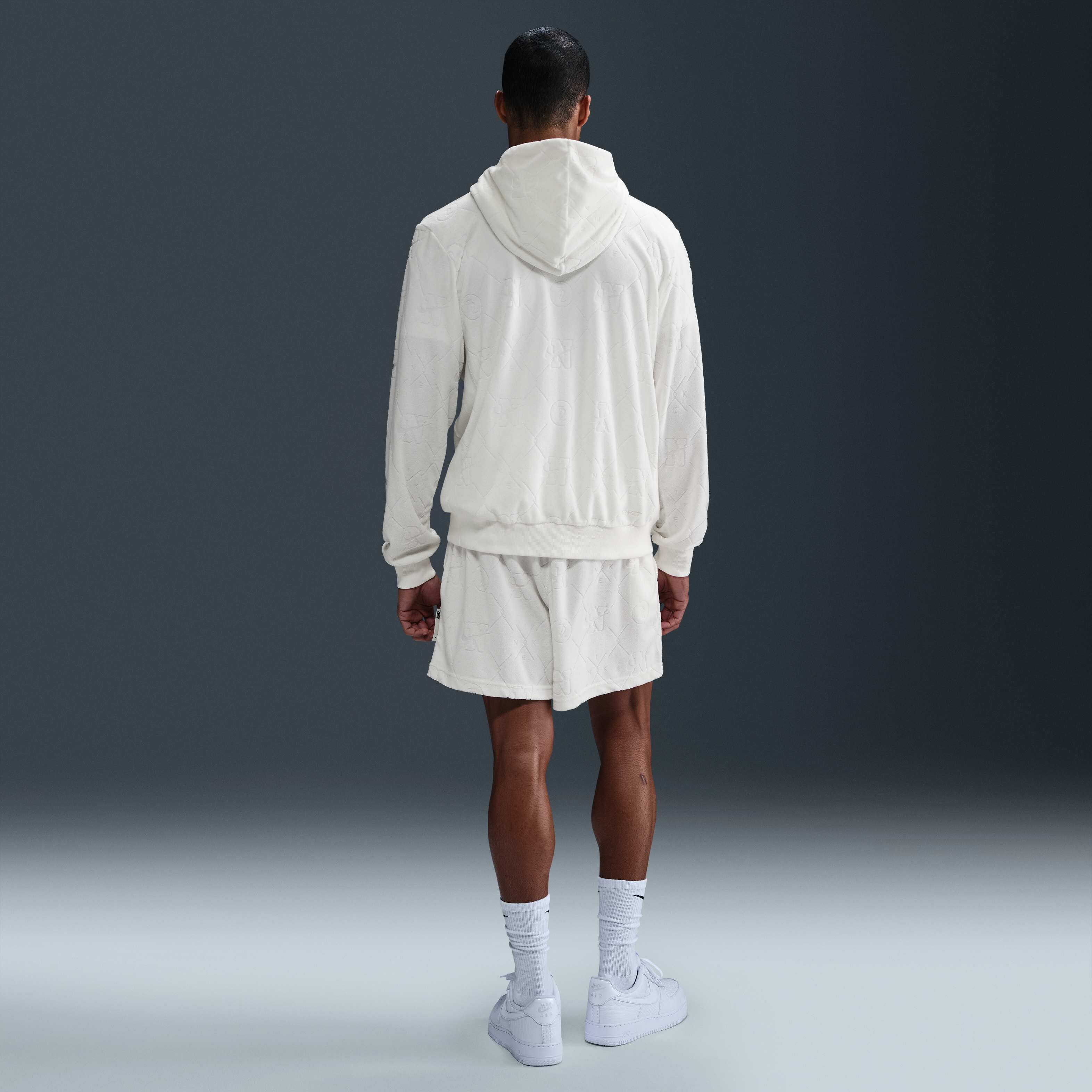 Nike Standard Issue image number 4