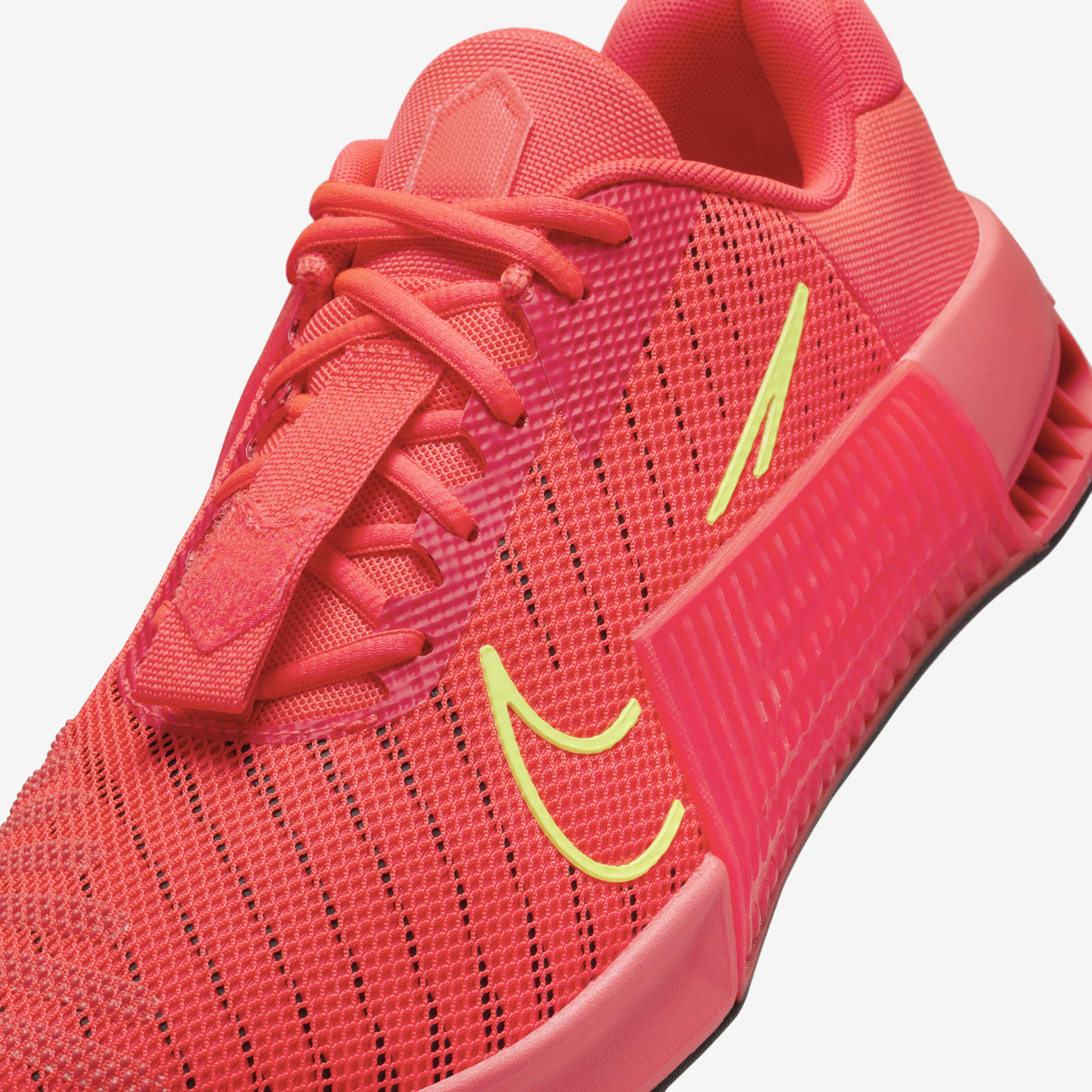Nike metcon 3 university red store