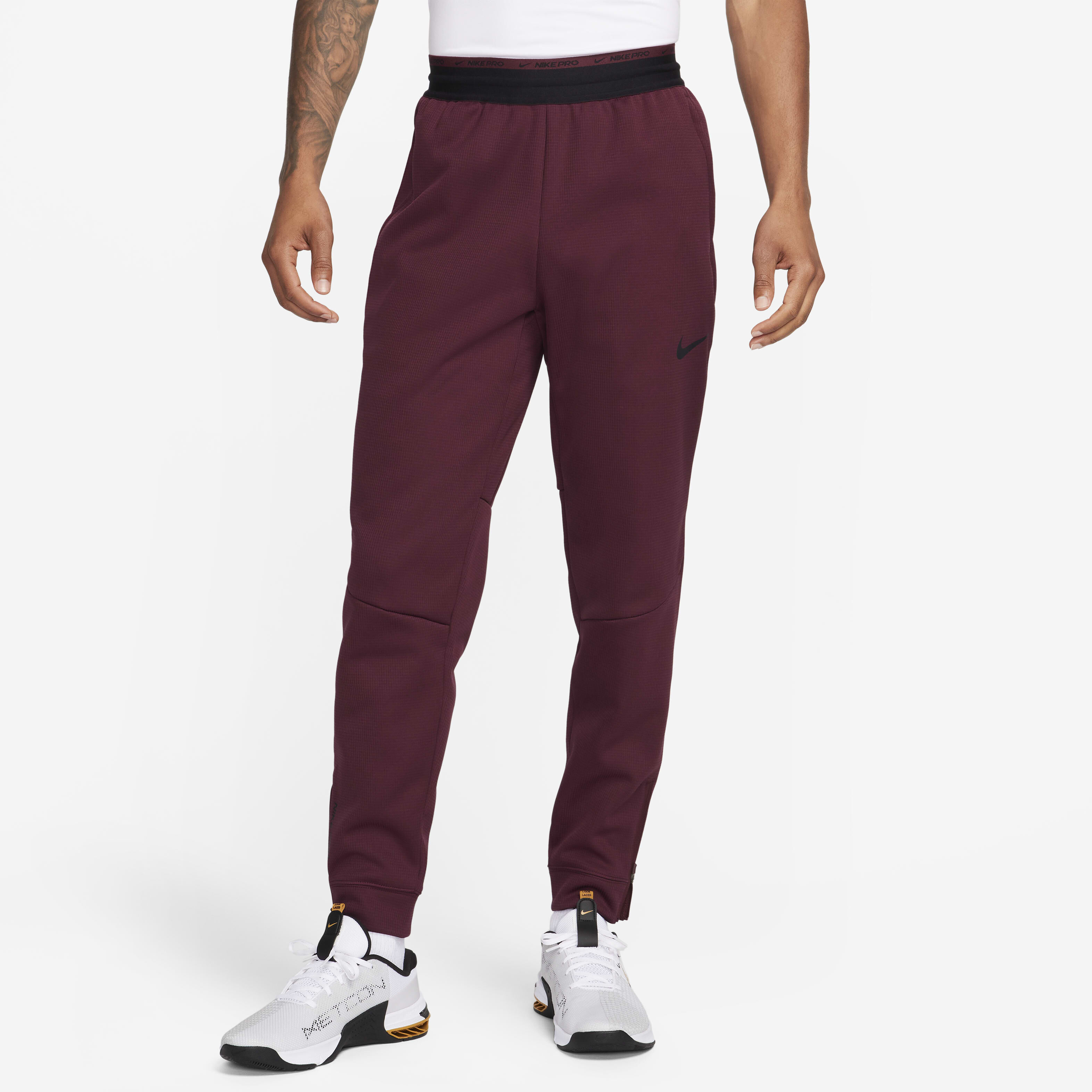 Buy Nike Therma Sphere Men s Therma FIT Fitness Trousers Nike Saudi Official
