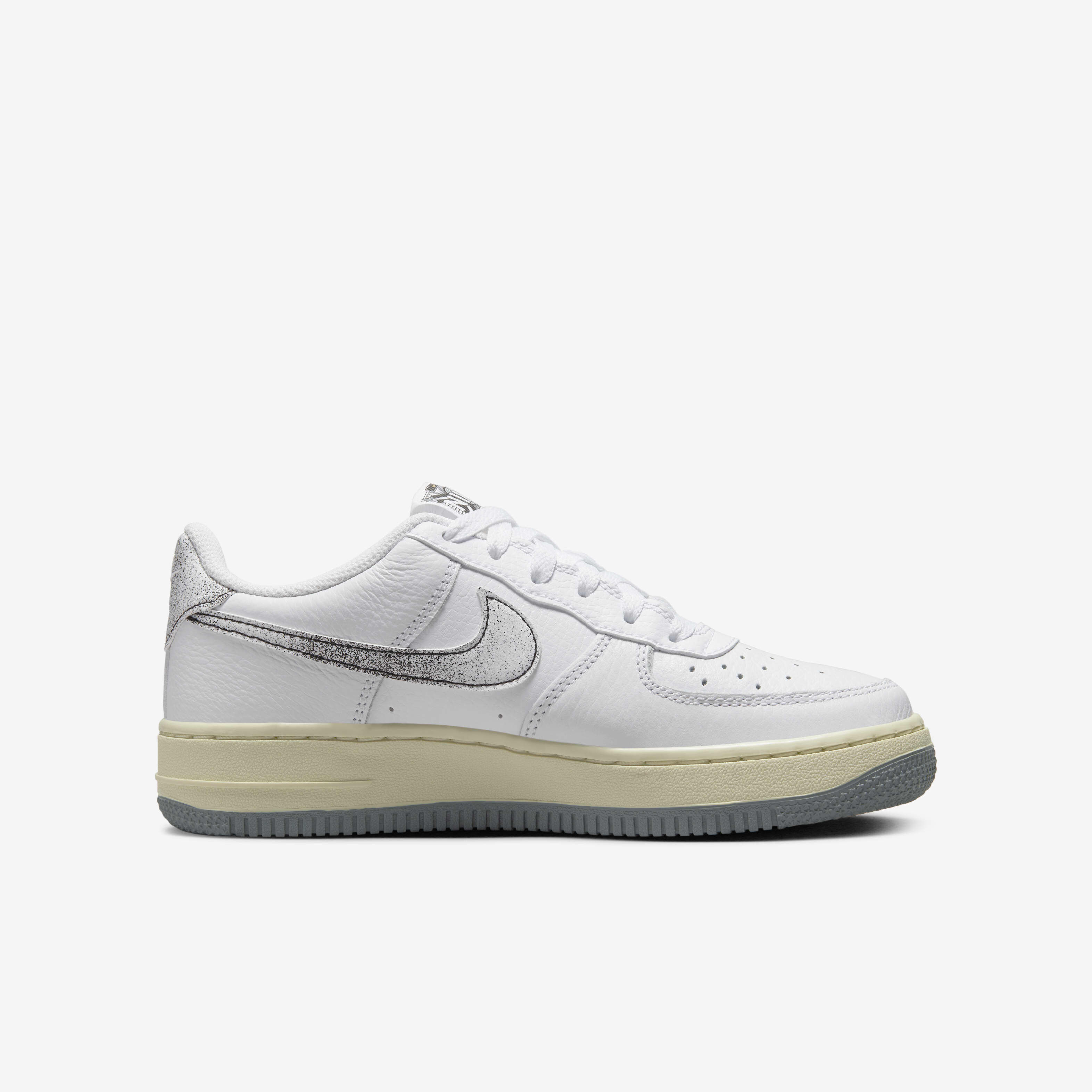 Nike Air Force 1 LV8 3 image number 2