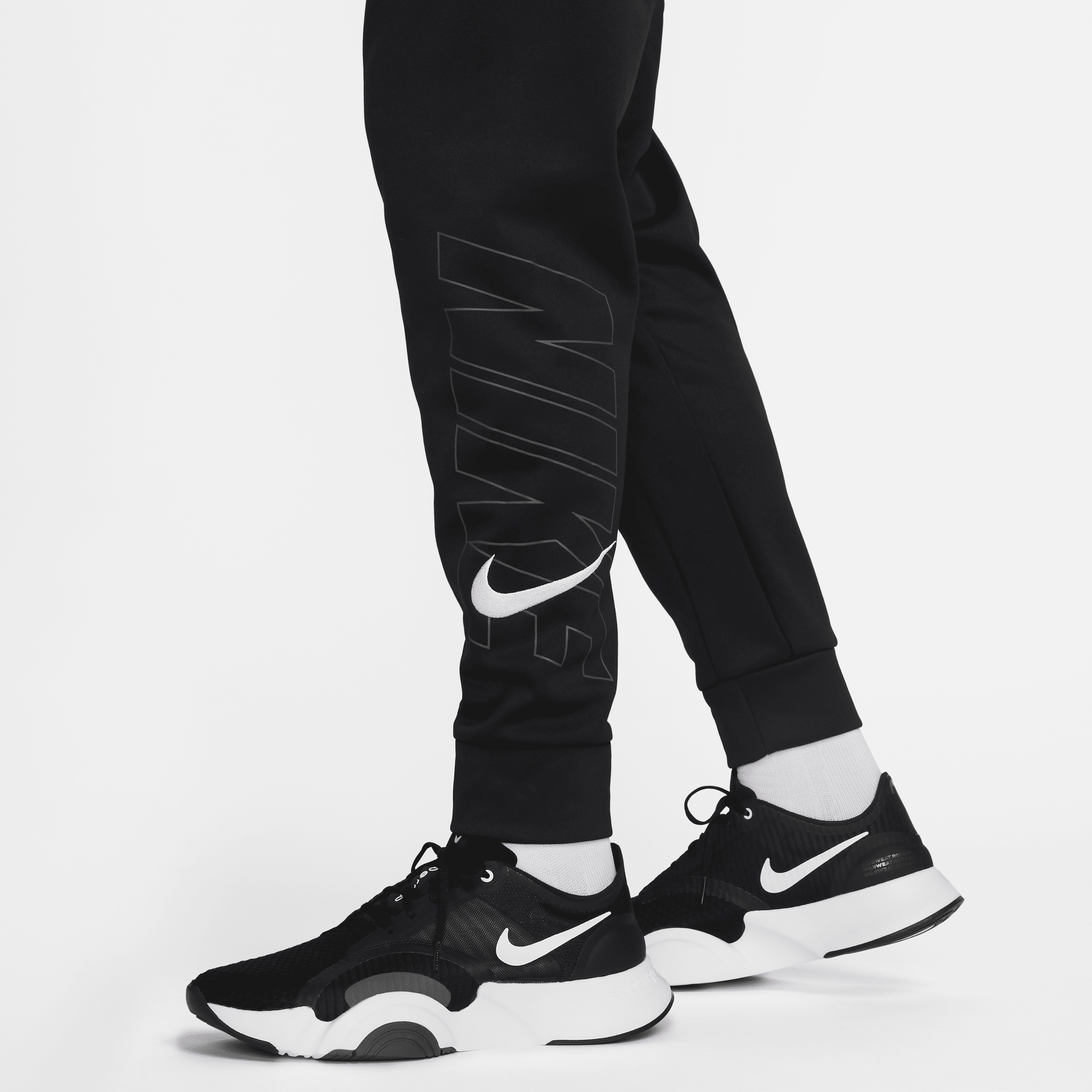 Shop Therma FIT Men s Tapered Fitness Trousers Nike KSA