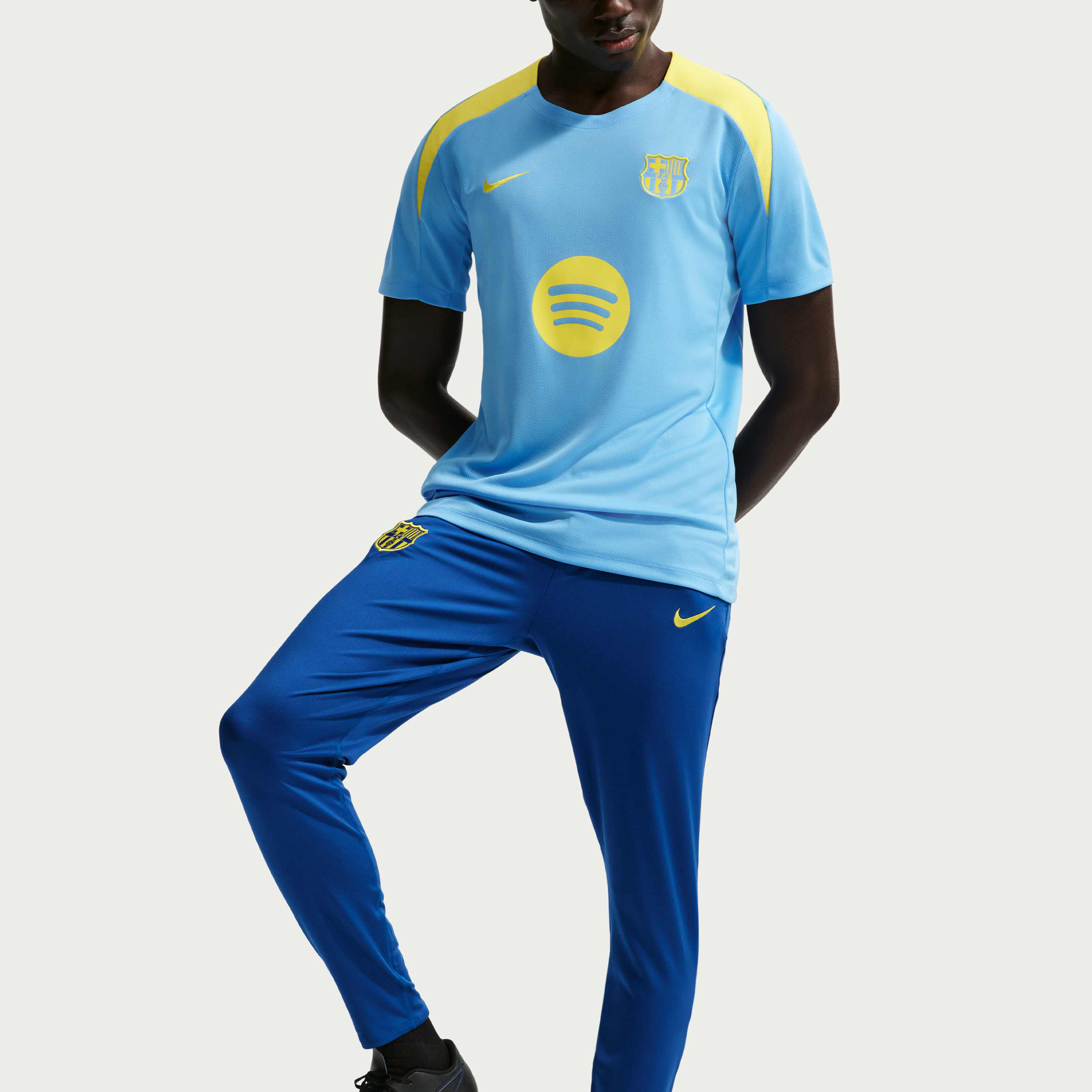 F.C. Barcelona Strike SE image number 3