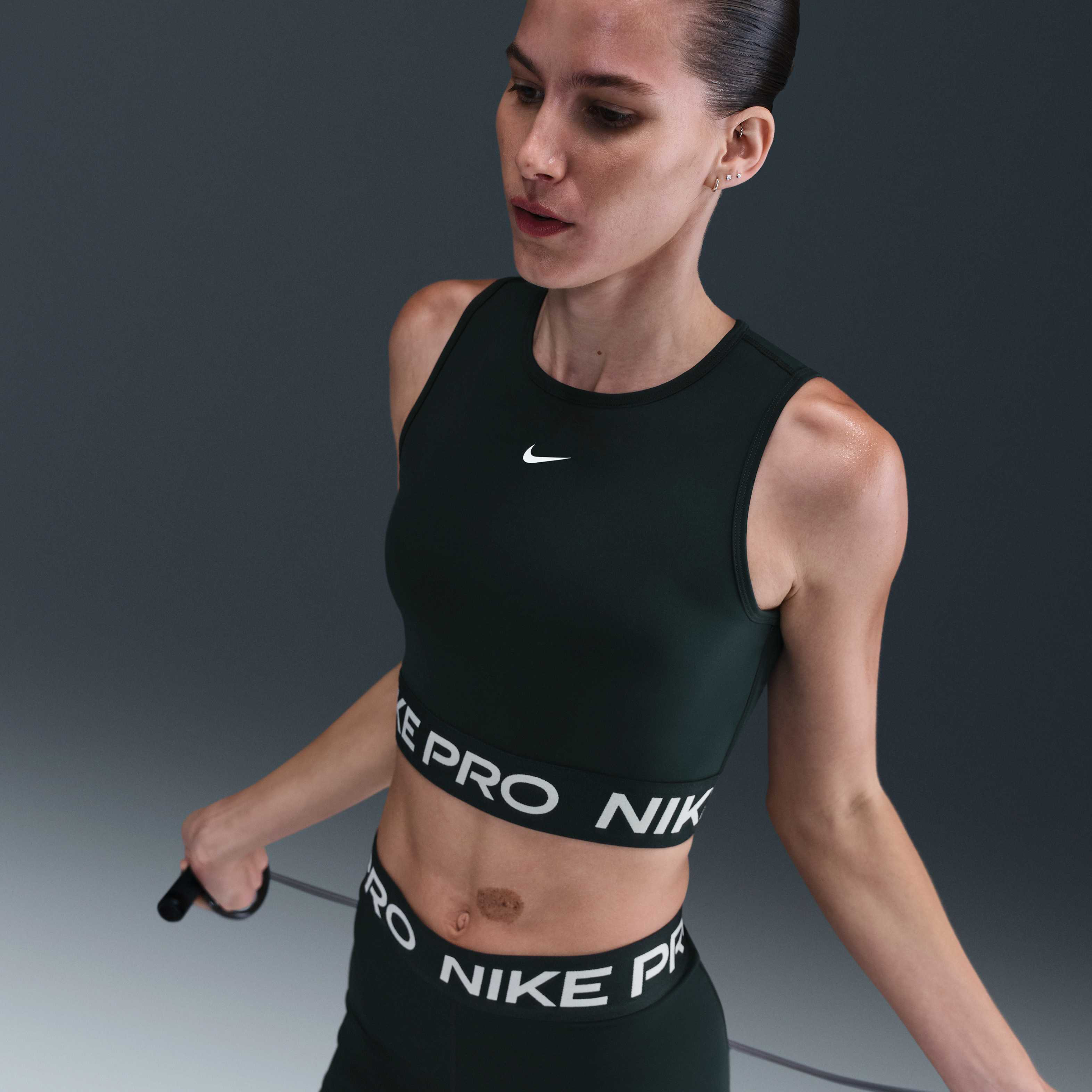 Nike Pro image number 2