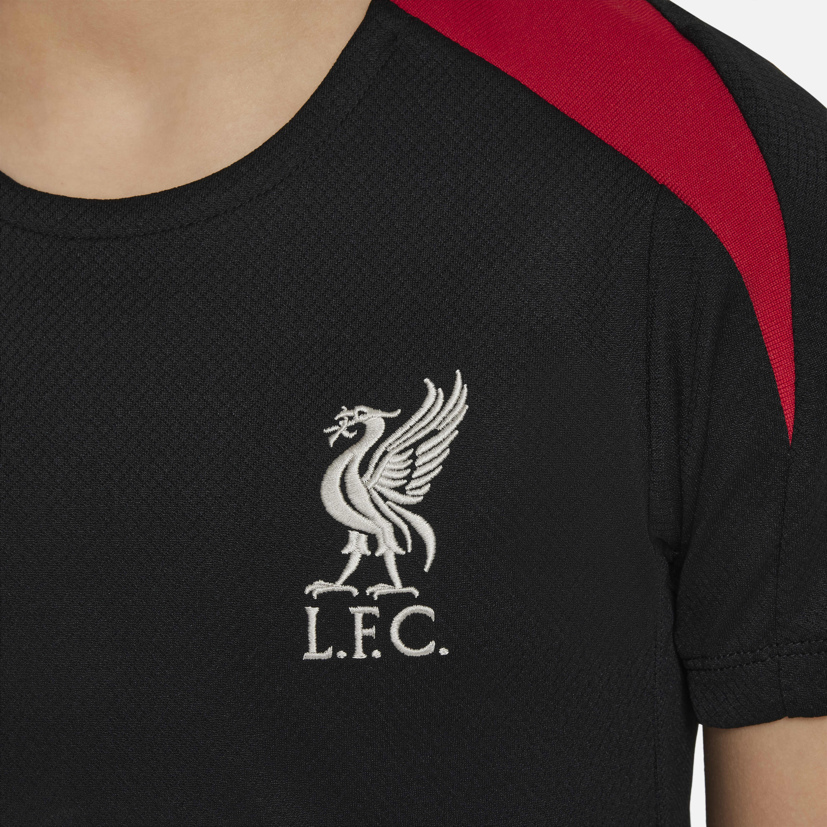 ليفربول سترايك image number 3