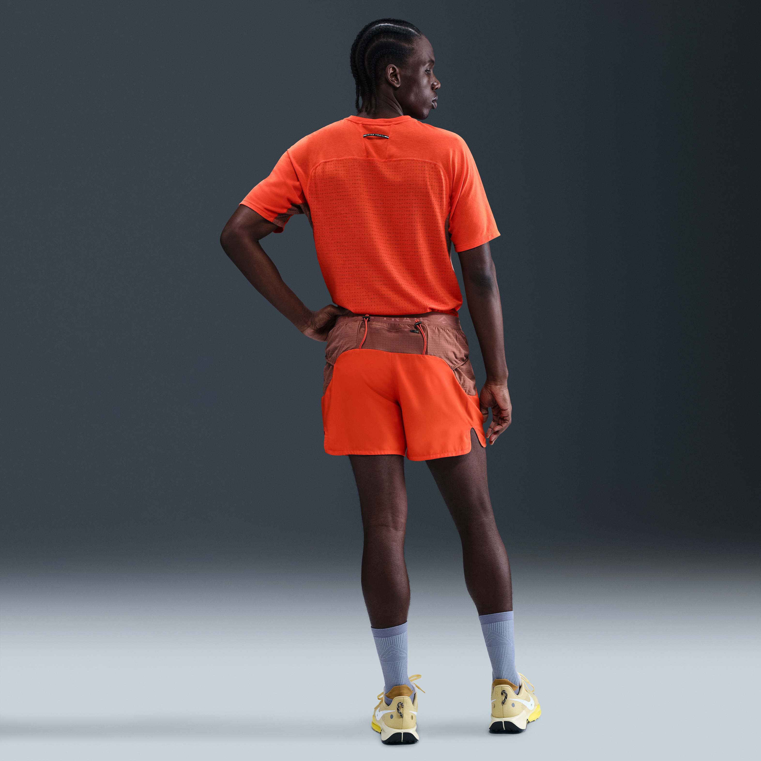 نايكي سولار تشيس image number 4