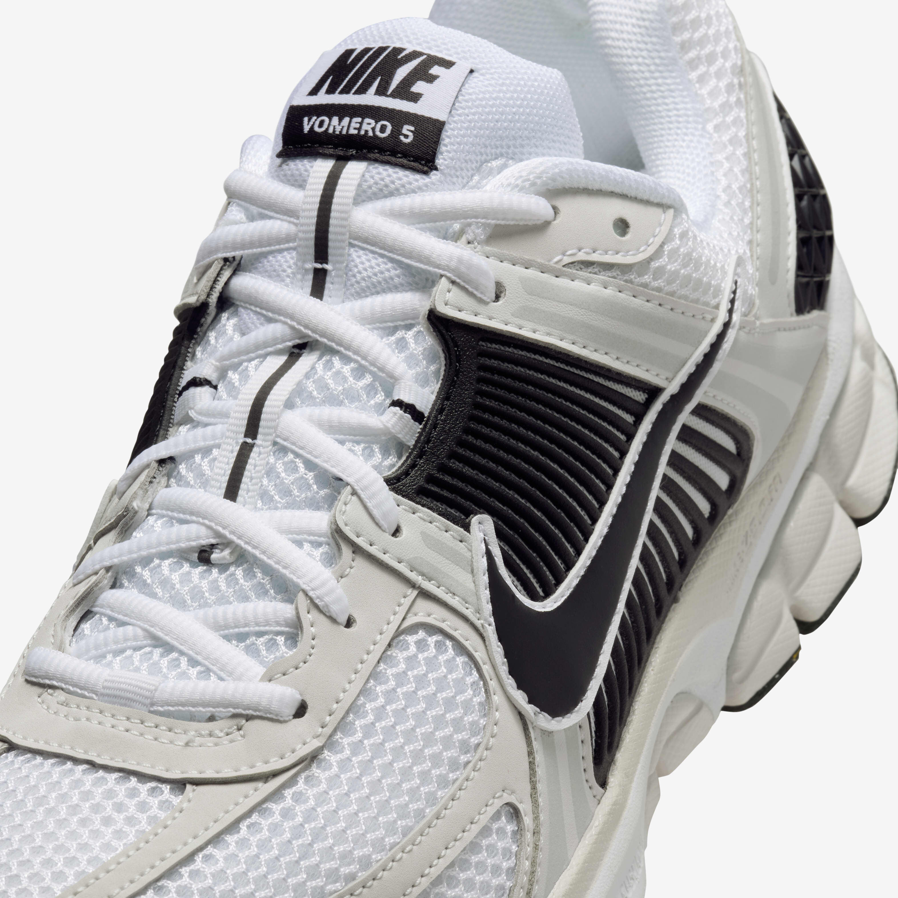 Buy Nike Zoom Vomero 5 Men s shoes Nike Saudi Official