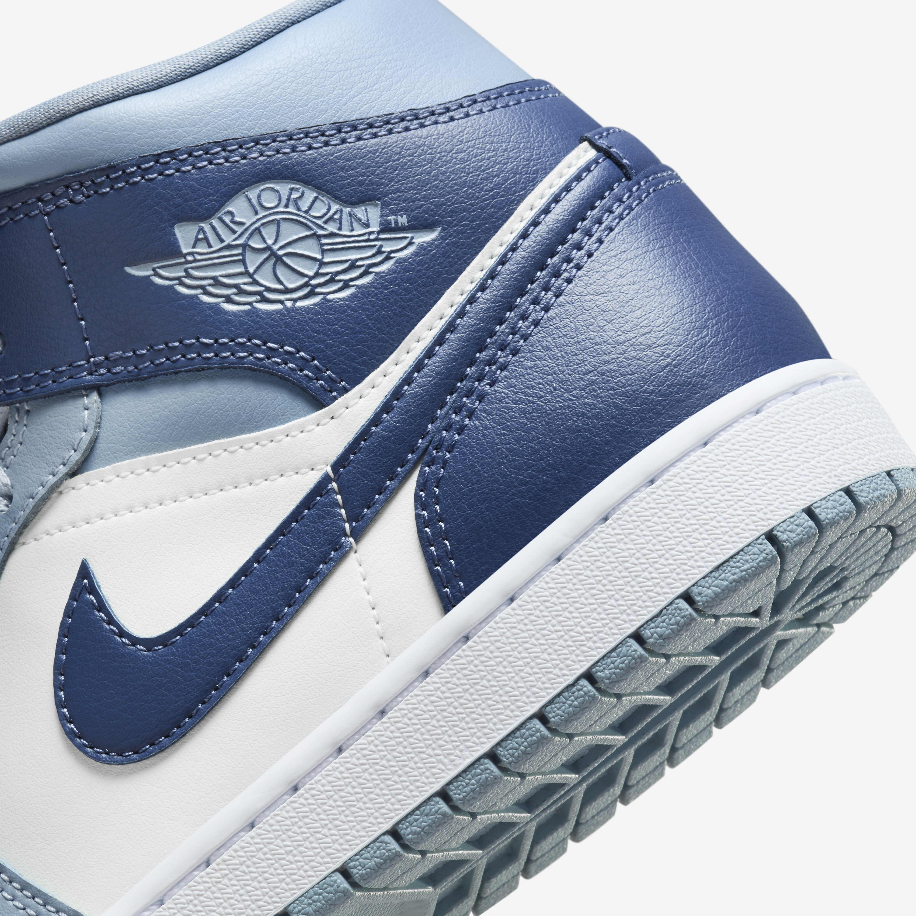 Buy Air Jordan 1 Mid Women's Shoes - Sail/Blue Grey/White/Diffused Blue |  Nike Saudi Official