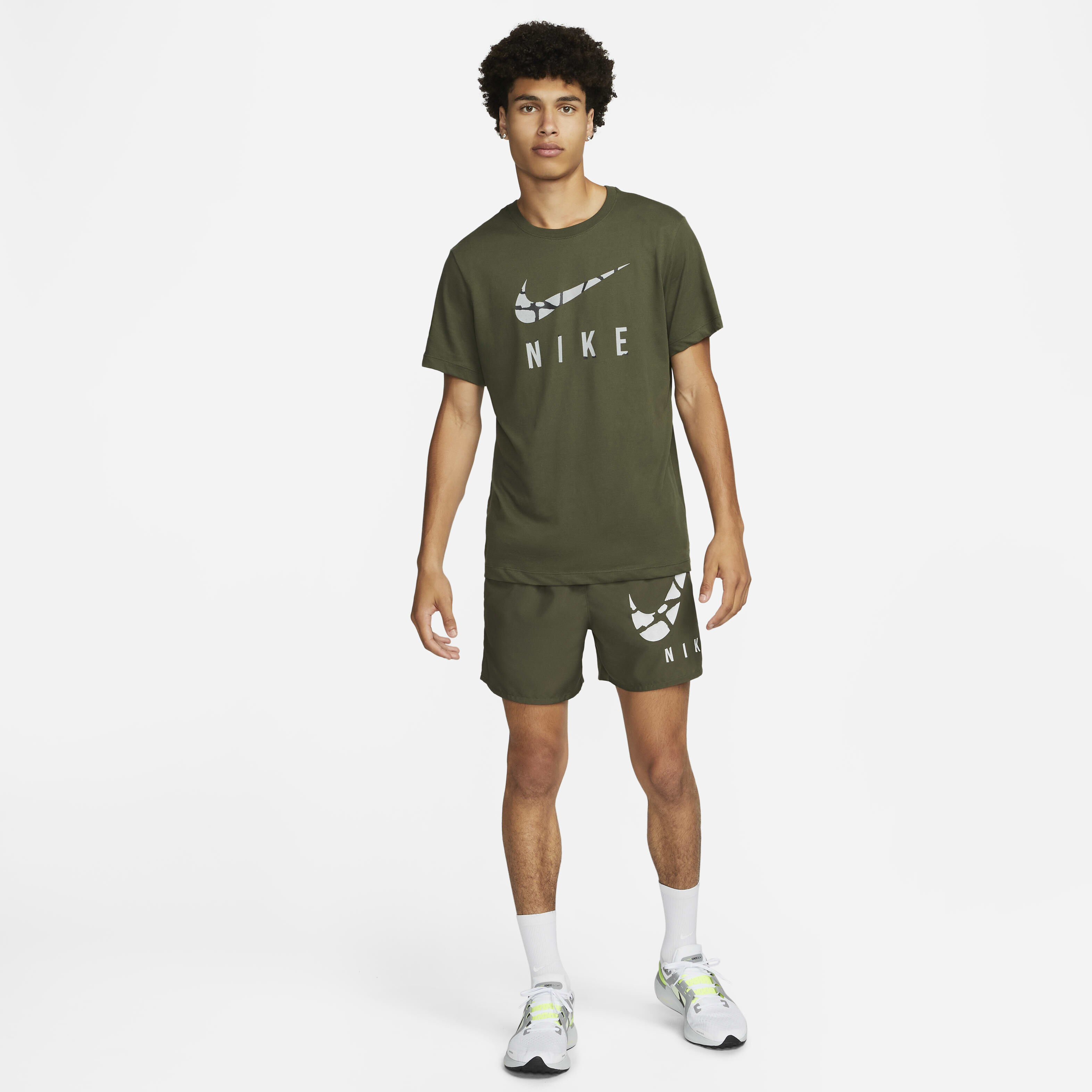 Nike Dri-FIT Challenger Run Division image number 7