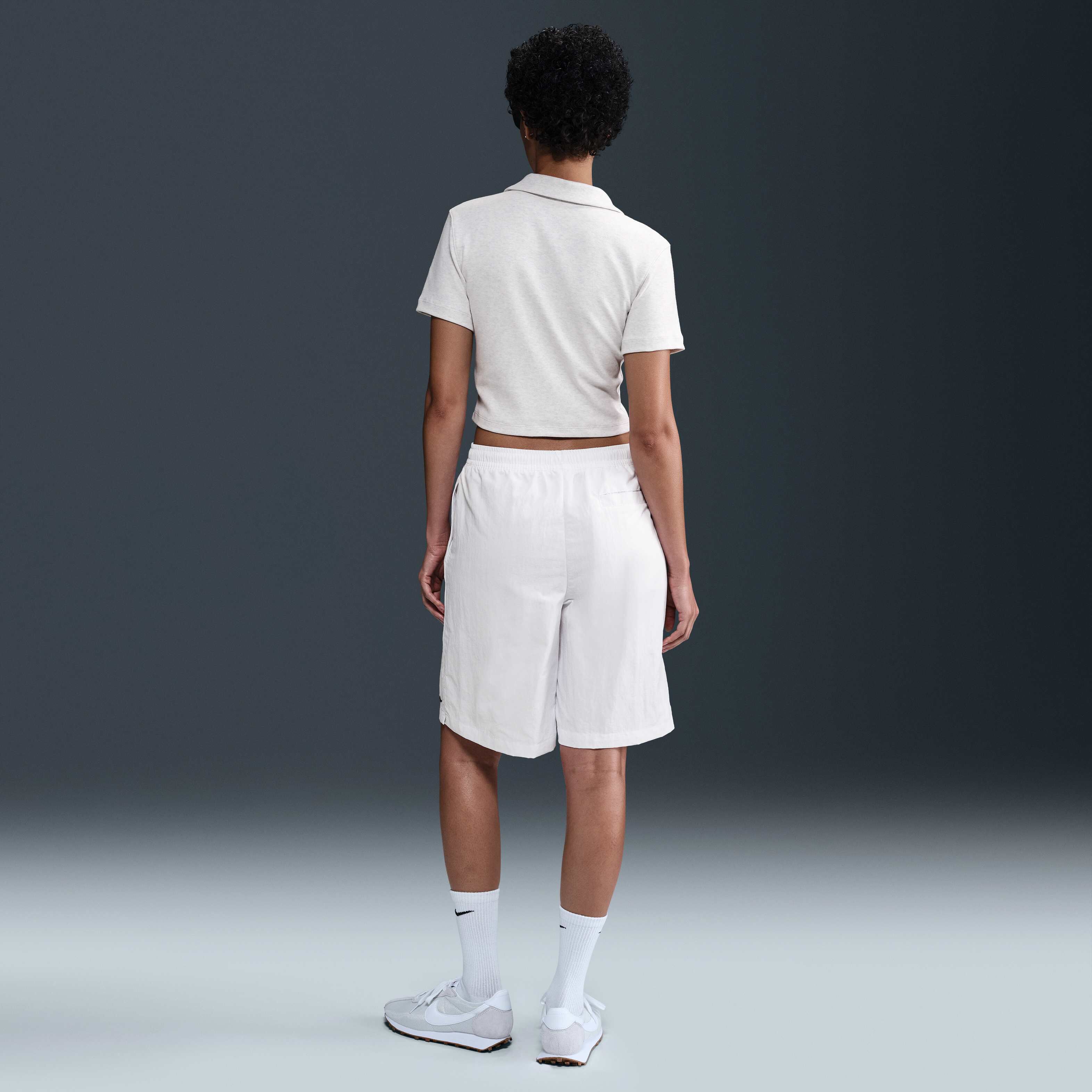 Nike Sportswear Essential image number 4