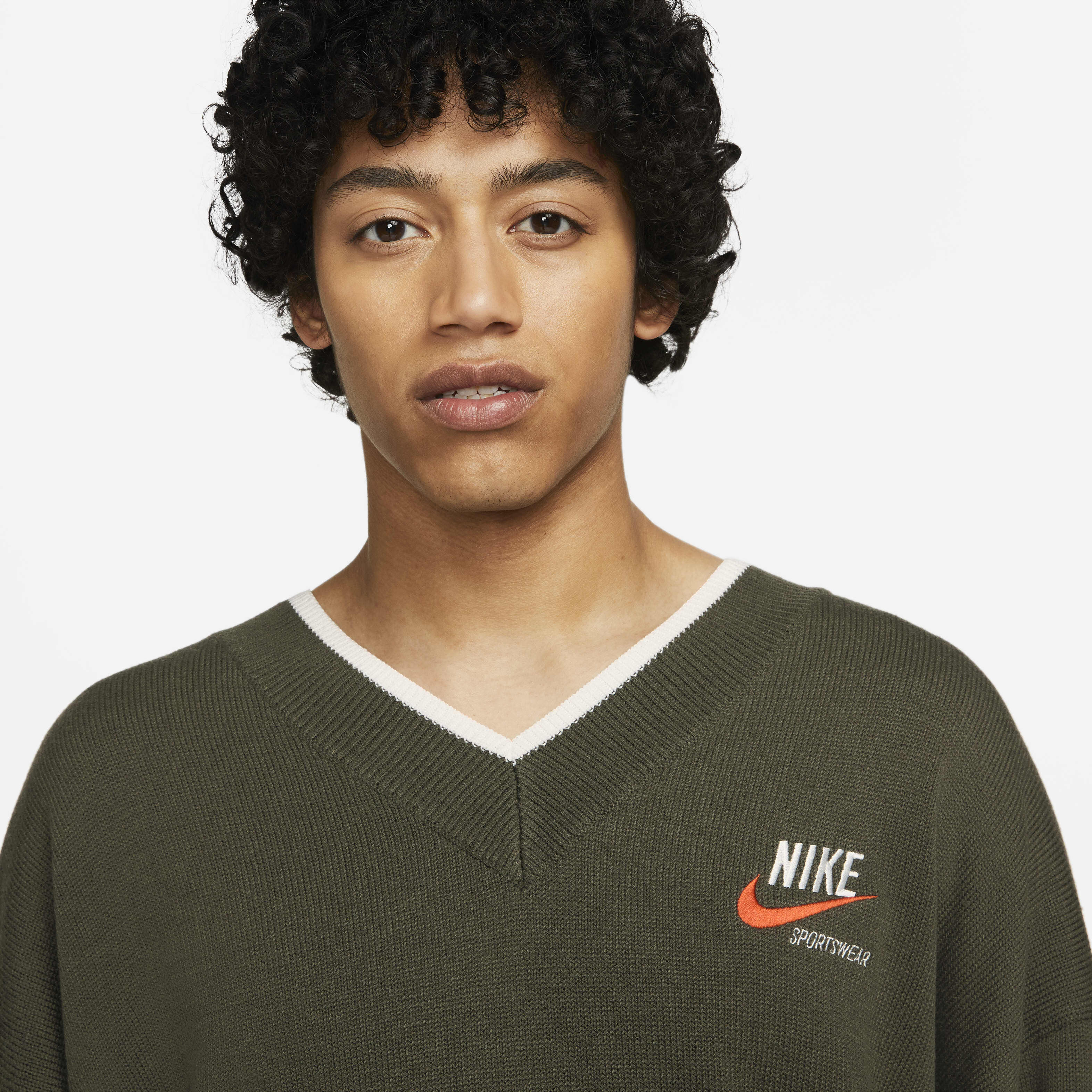 Nike Sportswear Trend image number 2