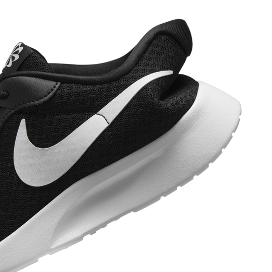 Nike sales tanjun black