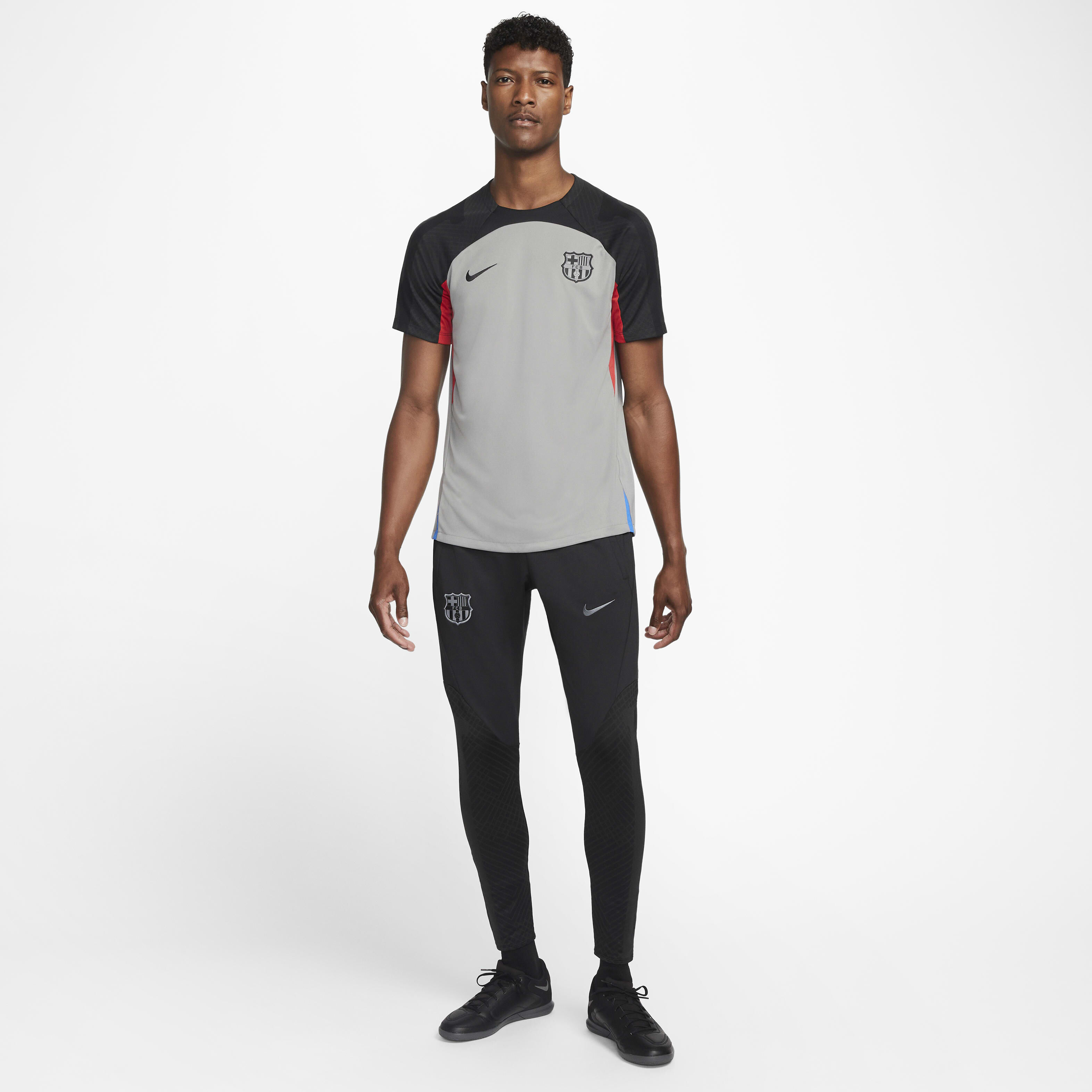 برشلونة سترايك image number 6