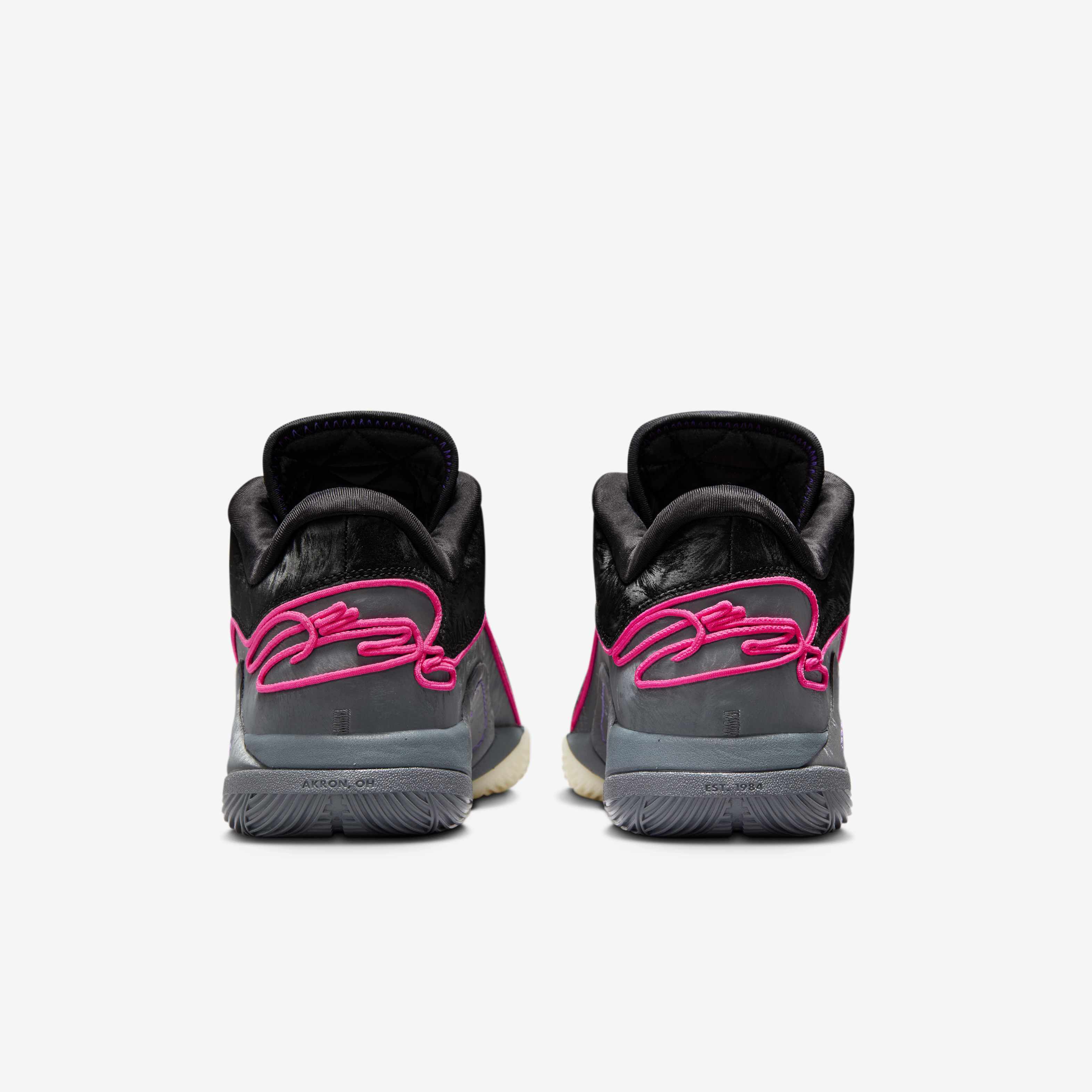 ليبرون XXII 'تانل فيجن' image number 5