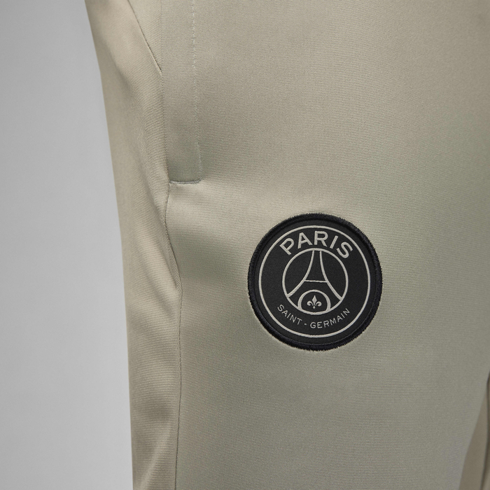 Paris Saint-Germain Strike Third image number 9 Paris Saint-Germain Strike Third image number 9