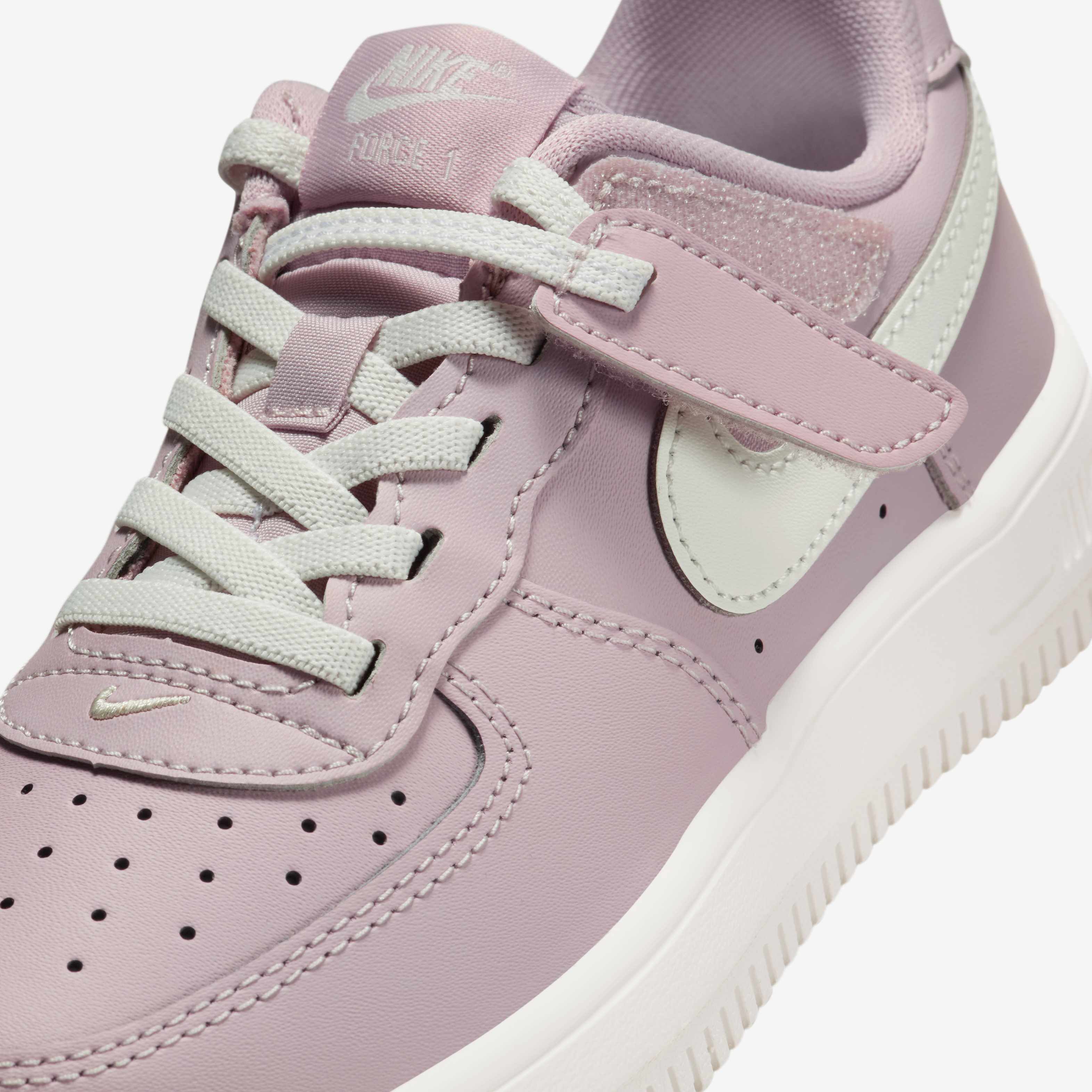 Nike Force 1 Low EasyOn image number 6